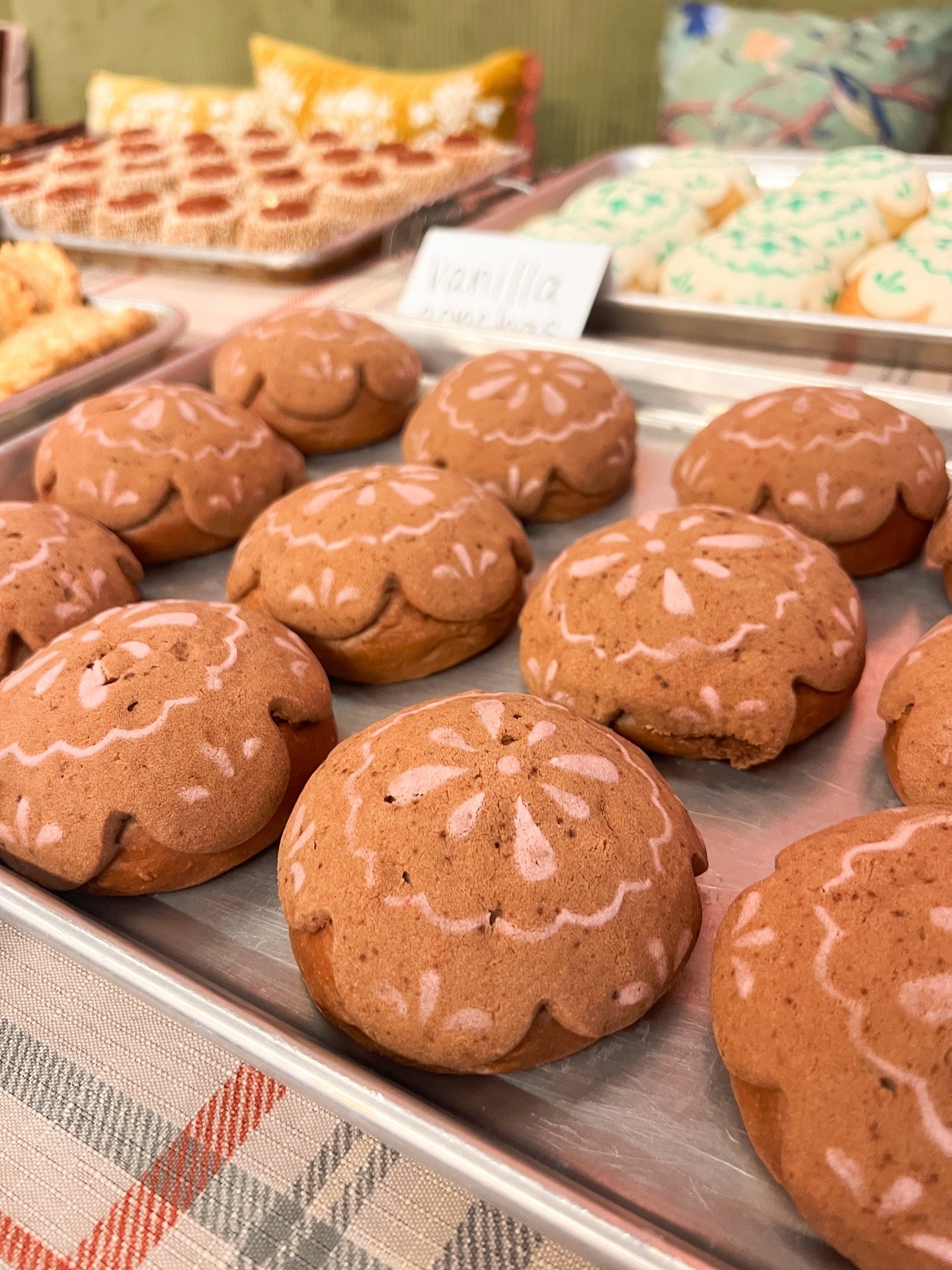 We brought all the cozy flavors to Meta! 🍫🍯🍂 Pumpkin, chocolate, dulce de leche, pepitas, corn &amp; honey&hellip;

Big thanks to @goodrootsevents for inviting us to be part of Meta&rsquo;s Farmers Market event last week! 🧡
&bull;
&bull;
&bull;
#
