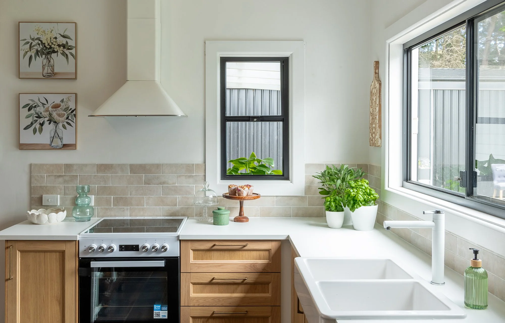 Kitchen_0038-HDR Em.jpg