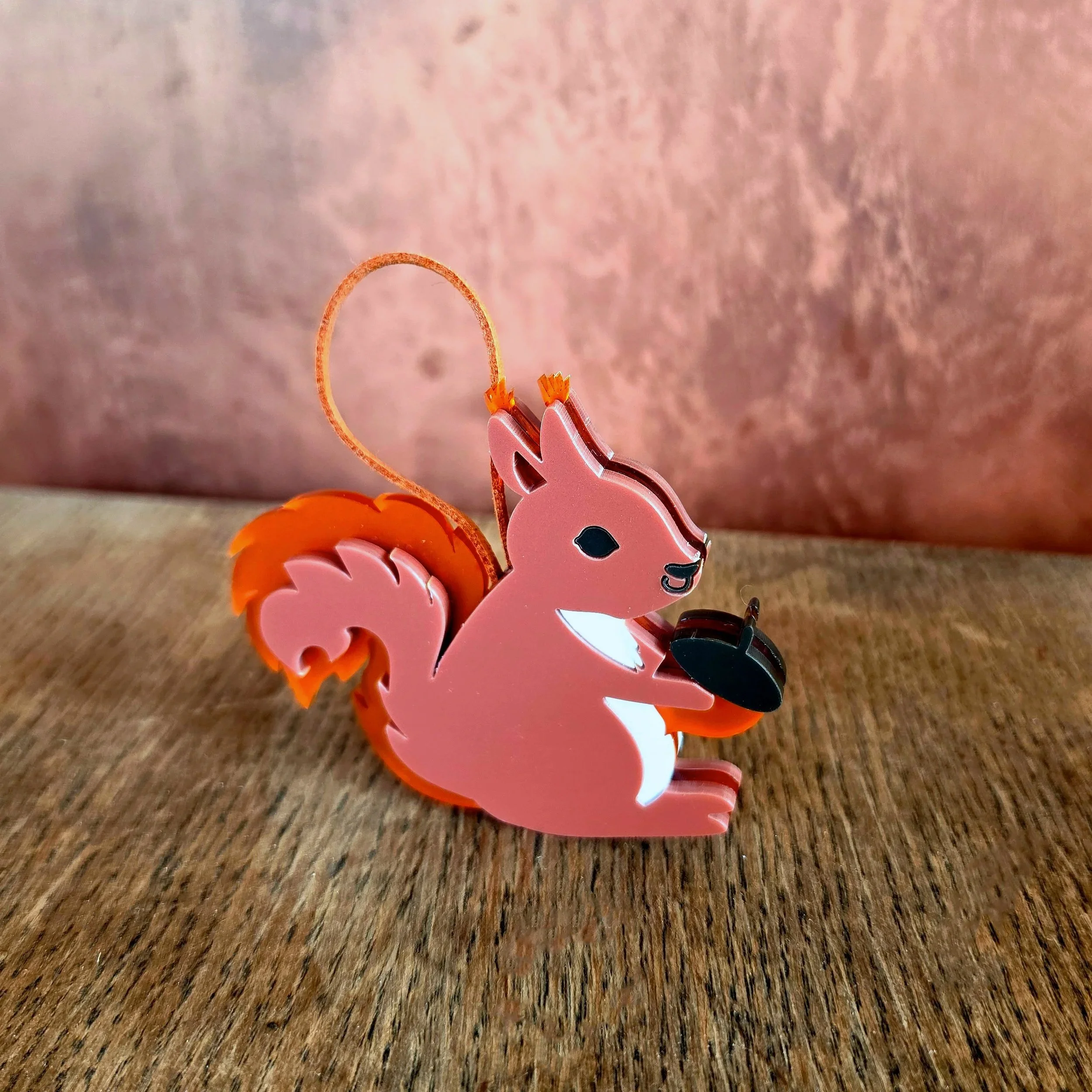 Red_squirrel_Tilted_IsziDesigns.jpg