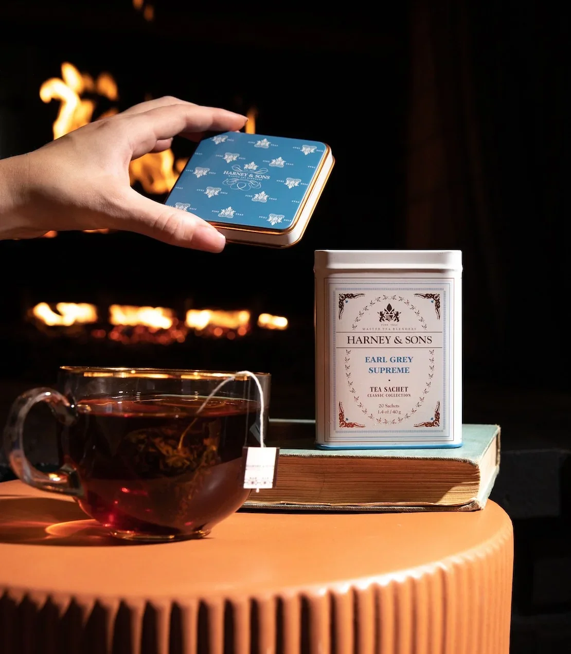 Earl_Grey_Supreme_Classic_Tin_of_20_Sachets_Mood.webp