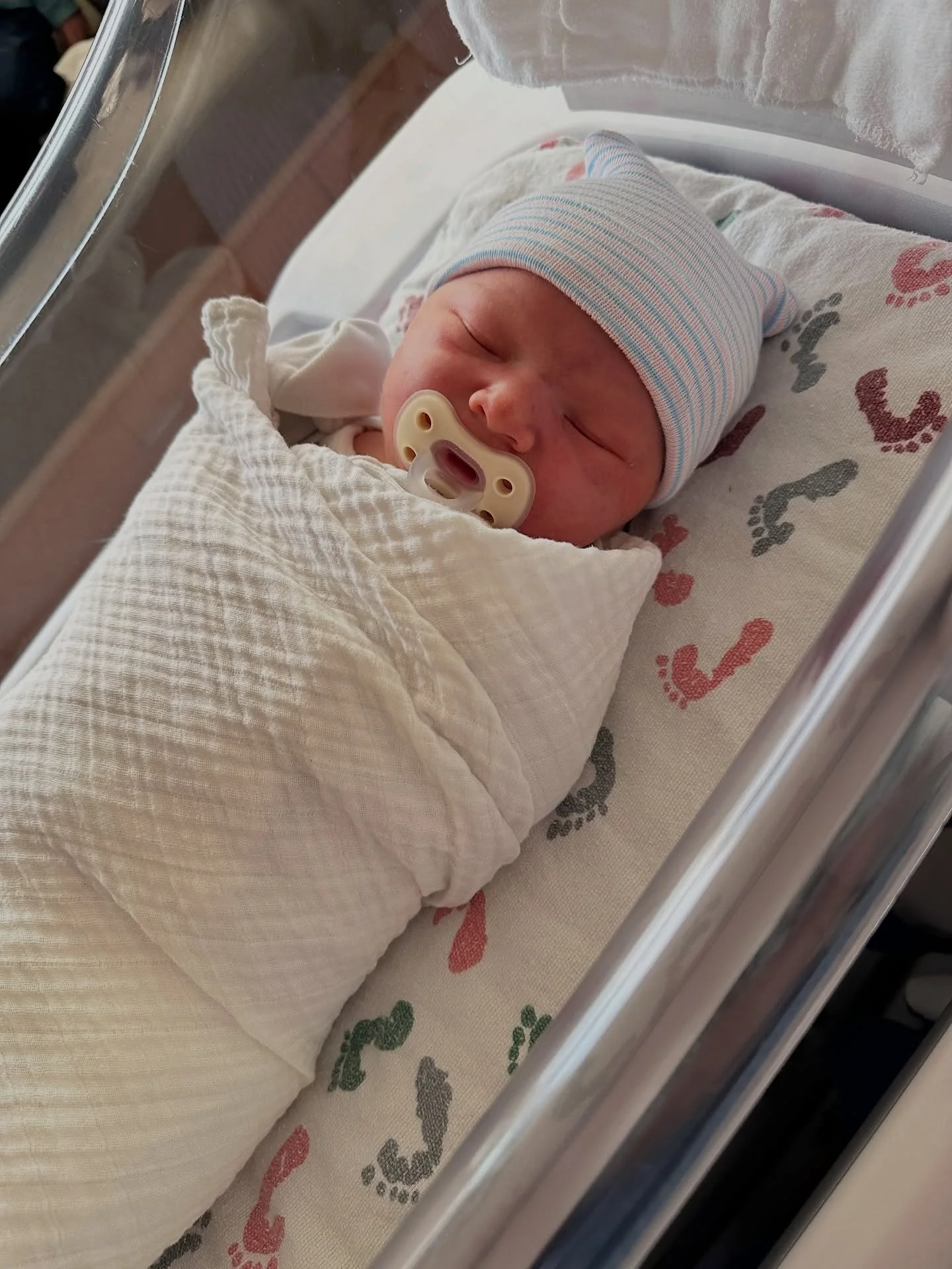 We&rsquo;ve got some exciting news around here 🤍
Sean and Mariah welcomed their third baby boy, Thomas (aka Tommy) into the world last week!
If you know Sean, you know how much he cares about family. Watching him step into this new season has been p