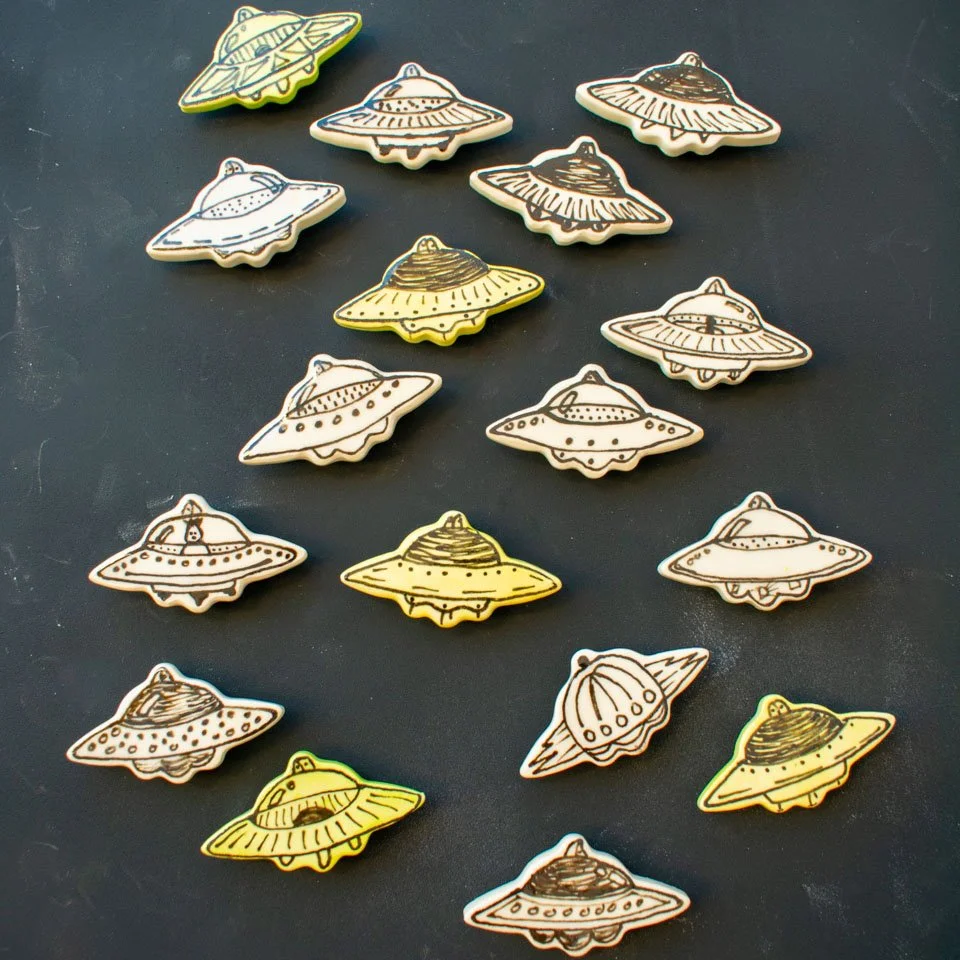Ceramic mini ufo magnets