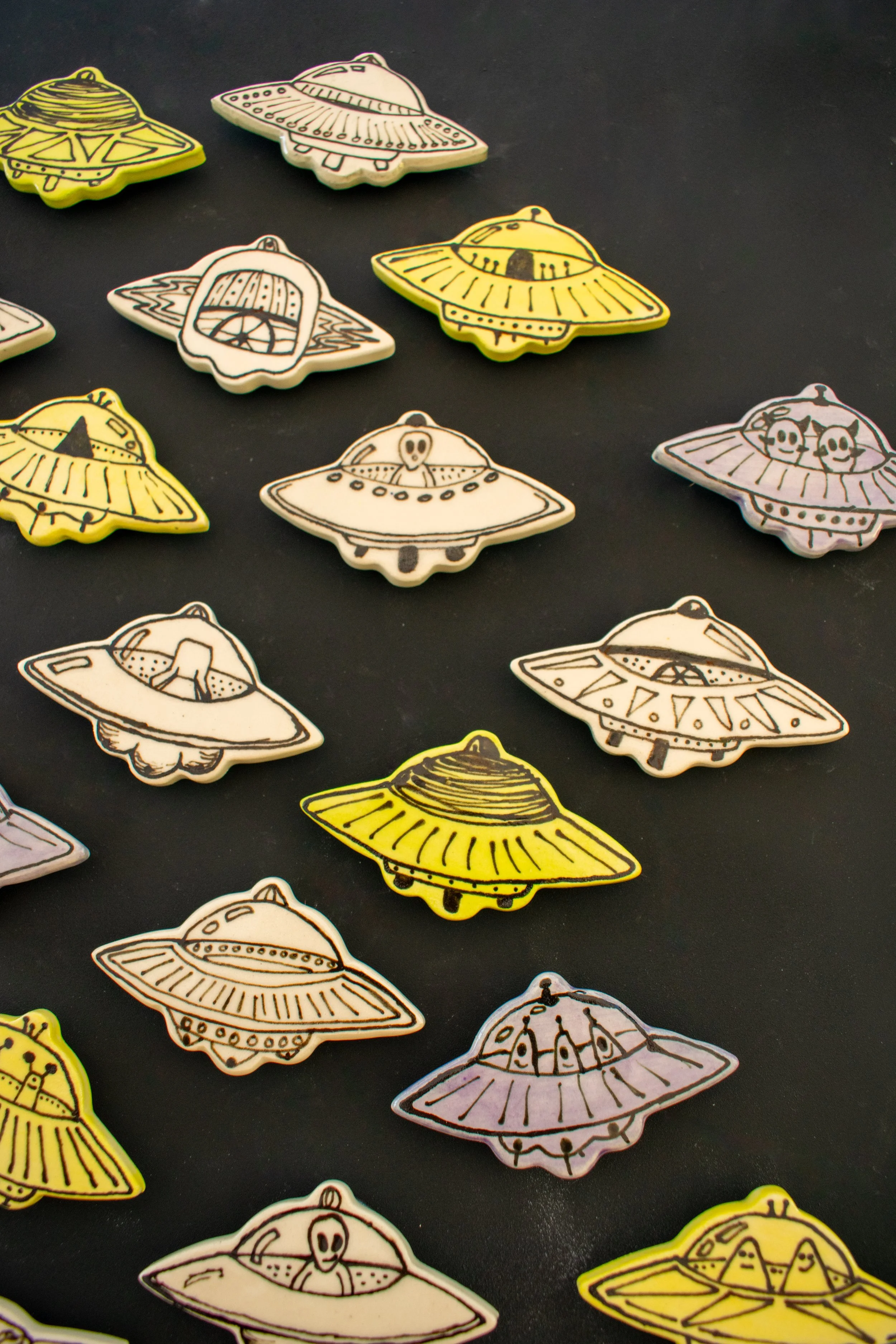 Ceramic mini ufo magnets