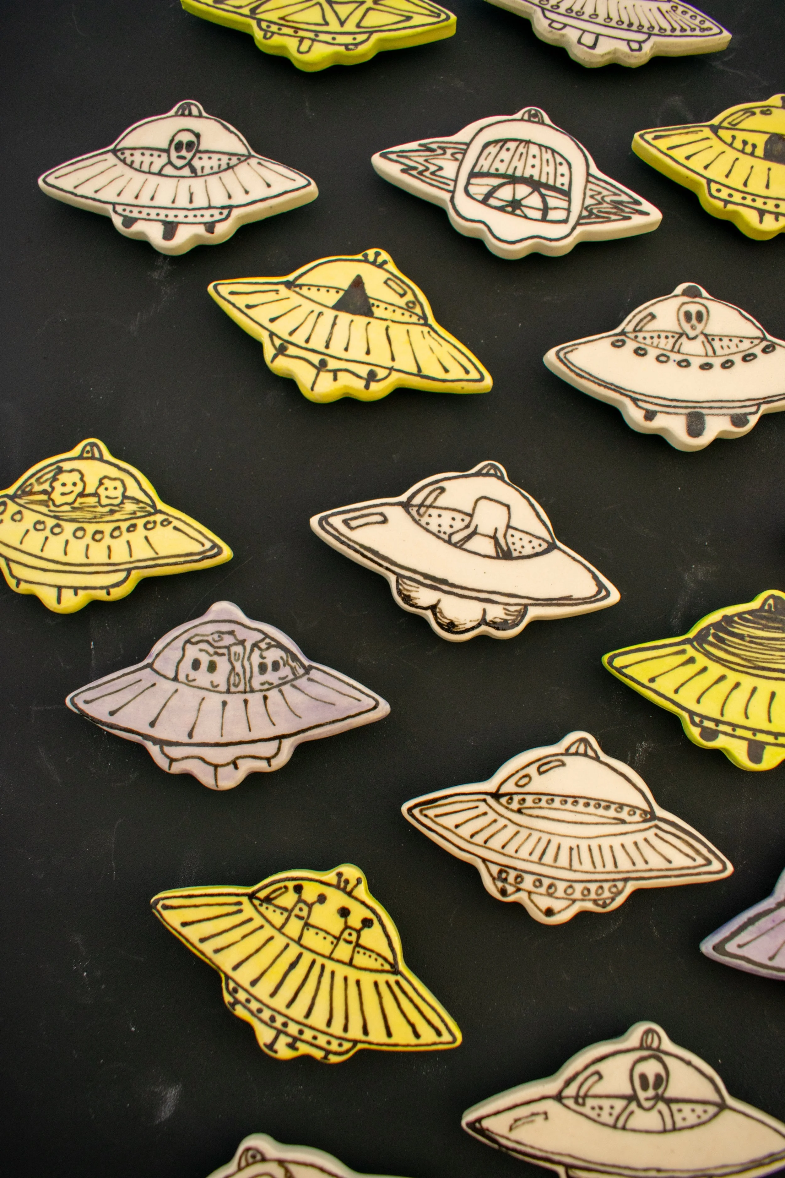 Ceramic mini ufo magnets