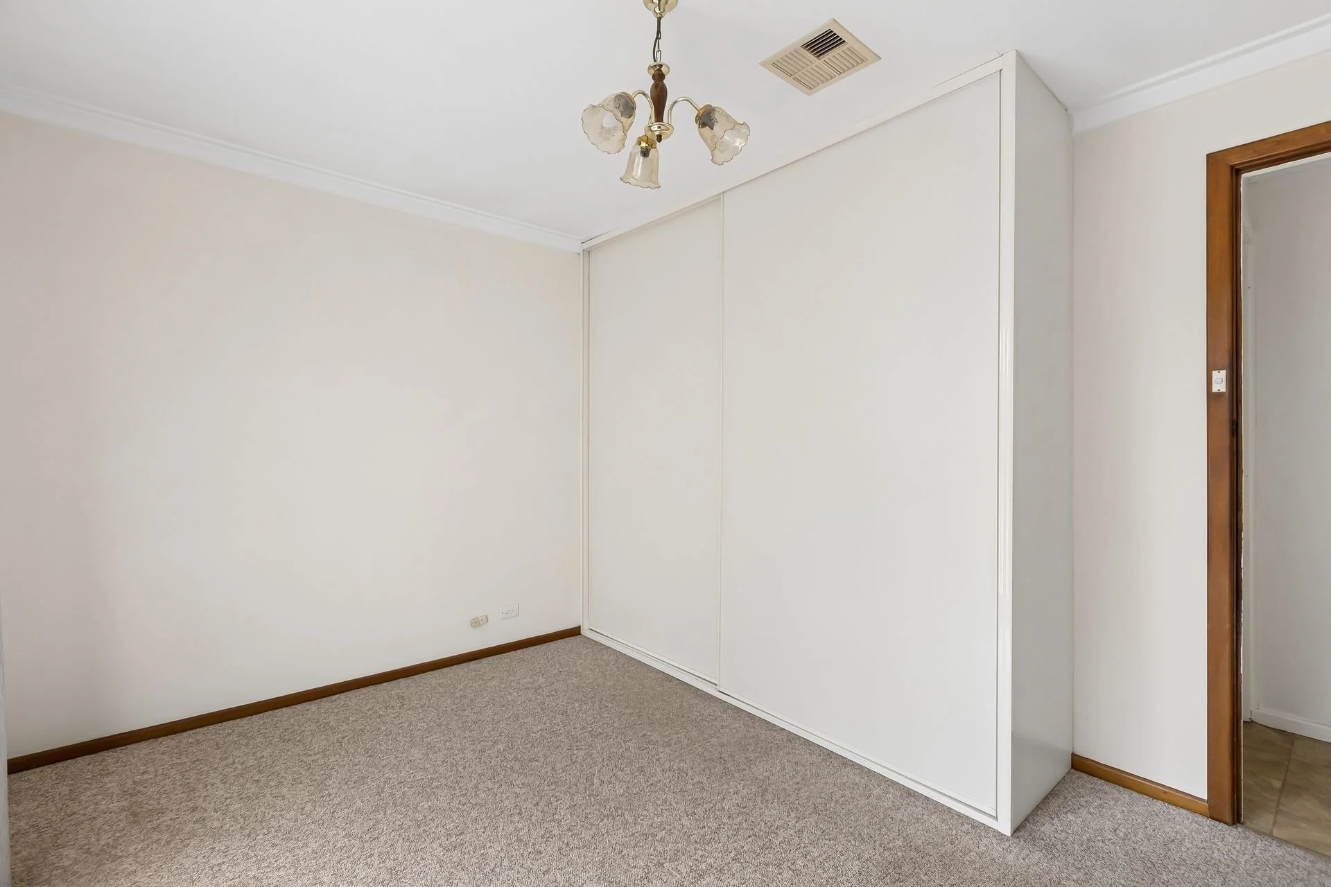 4_243 Odin Dr, Stirling 03.jpg