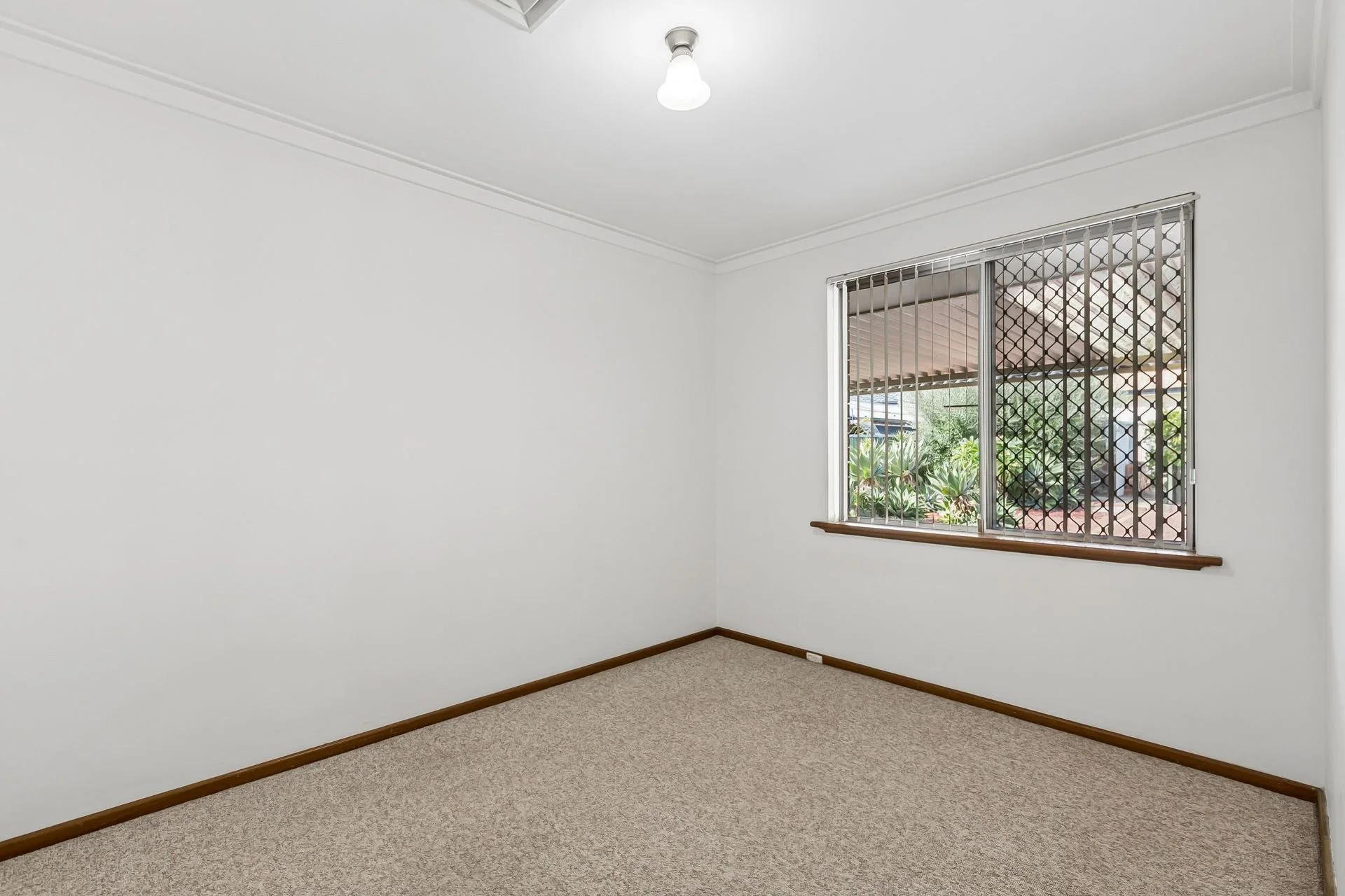 5_243 Odin Dr, Stirling 04.jpg