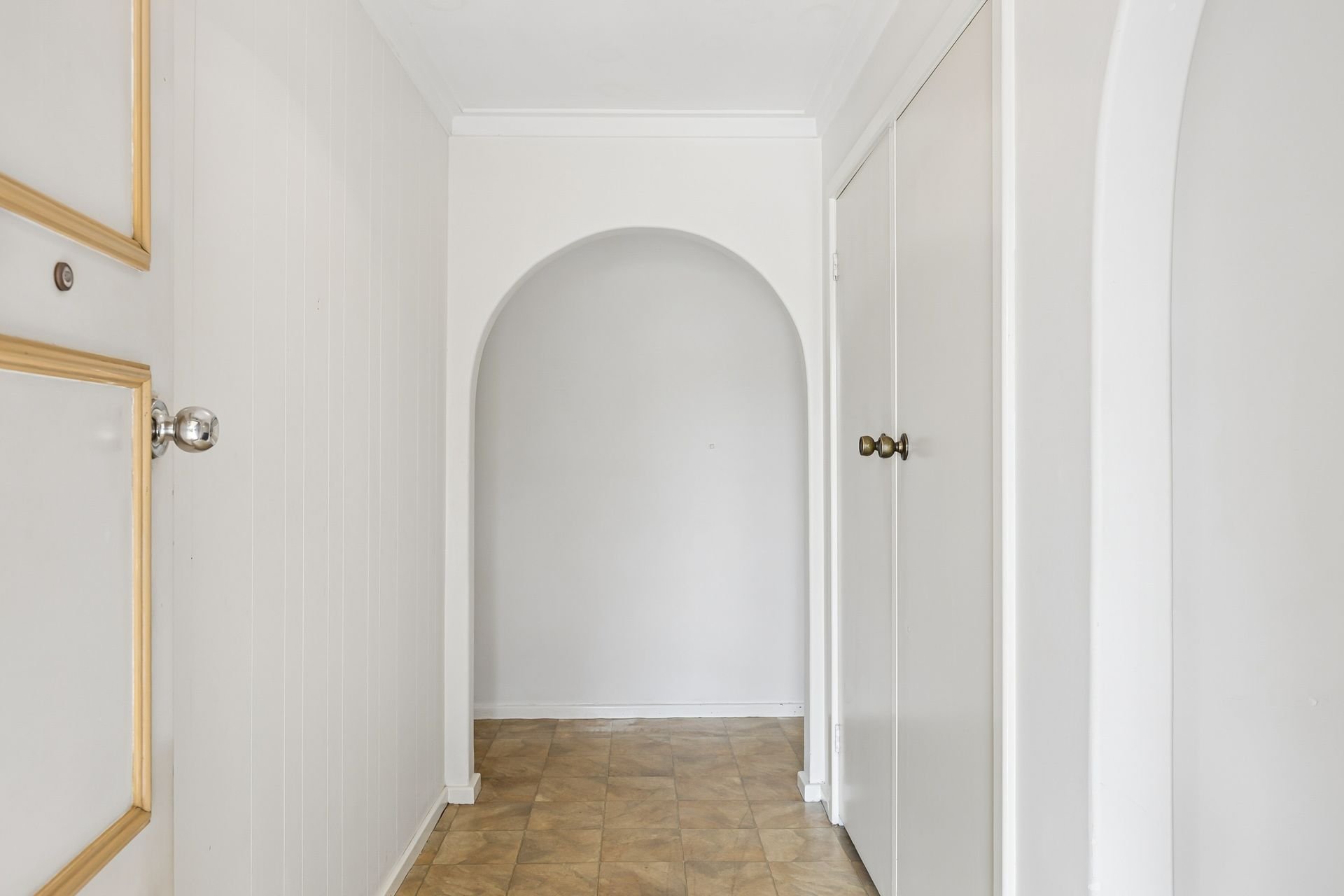 17_243 Odin Dr, Stirling 17.jpg