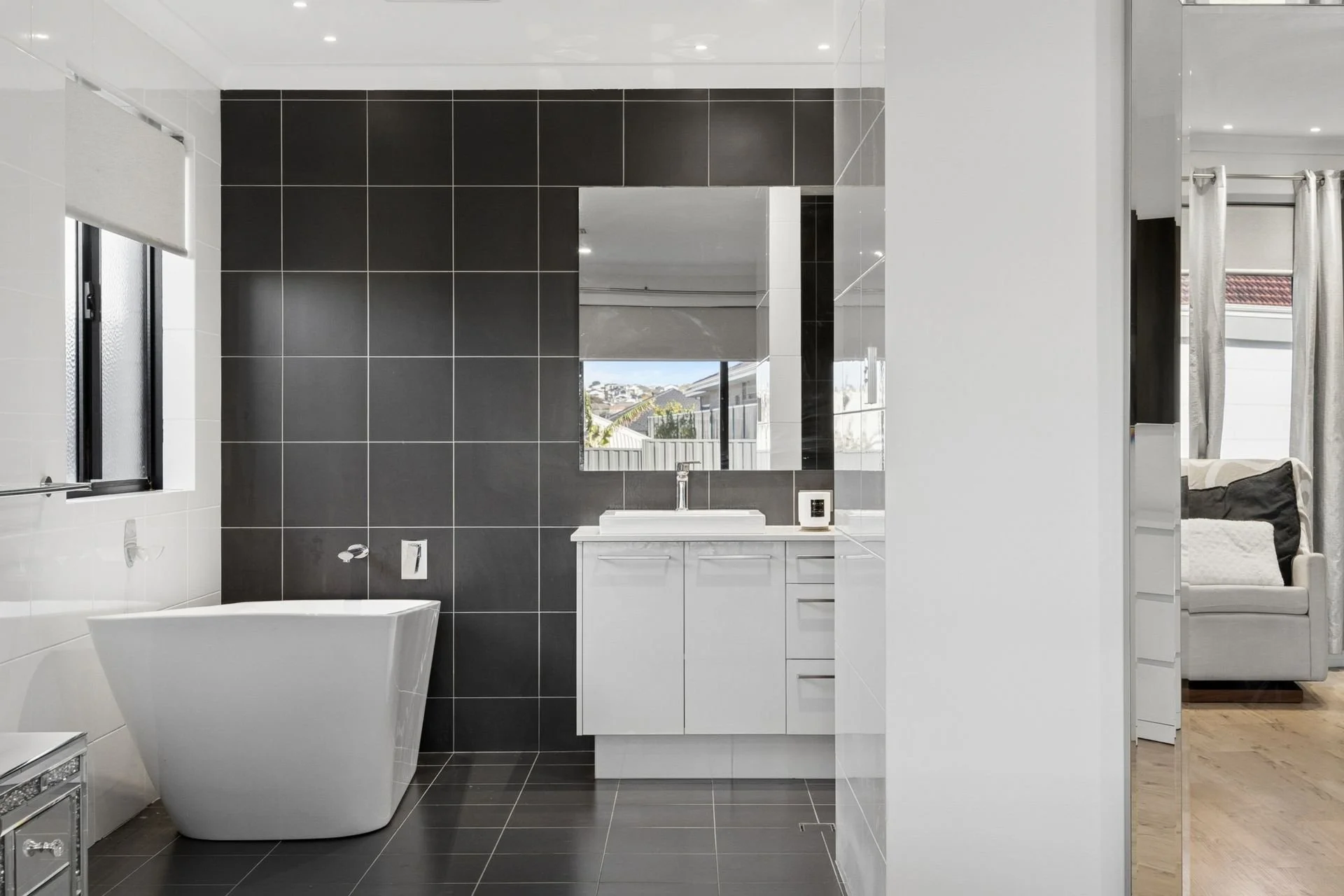 4_26 Santena St, Yangebup 03.jpg