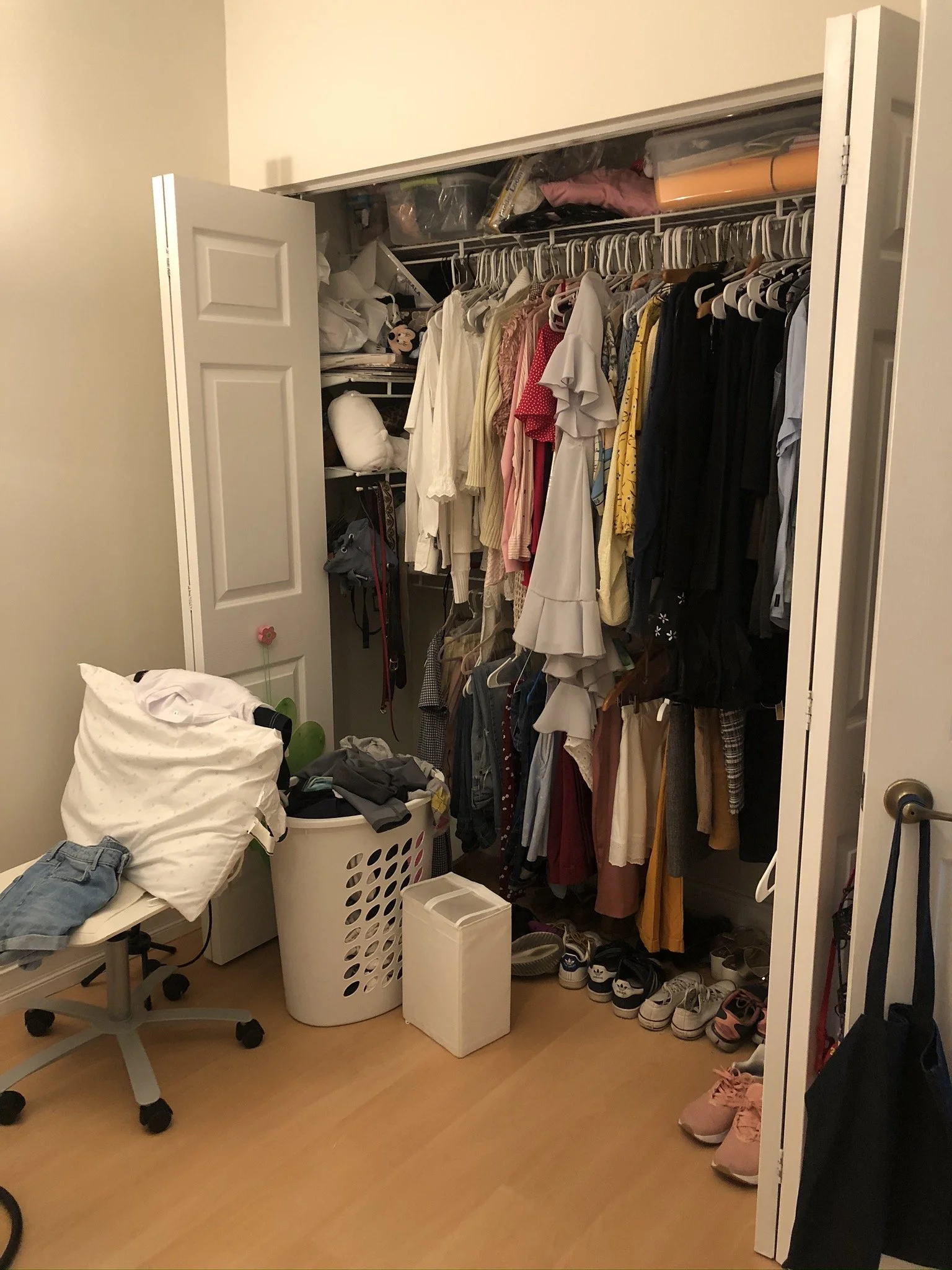 CLOSET CLAUDIA DESORDENADO4.jpeg