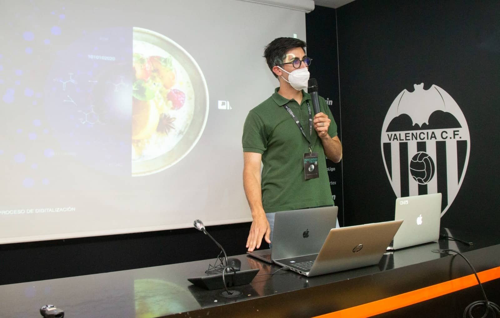 “Trabajar con el equipo médico y los nutricionistas del Valencia CF te hace entender mucho mejor cómo funciona un deporte de equipo y las necesidades logísticas y deportivas que tienen”
