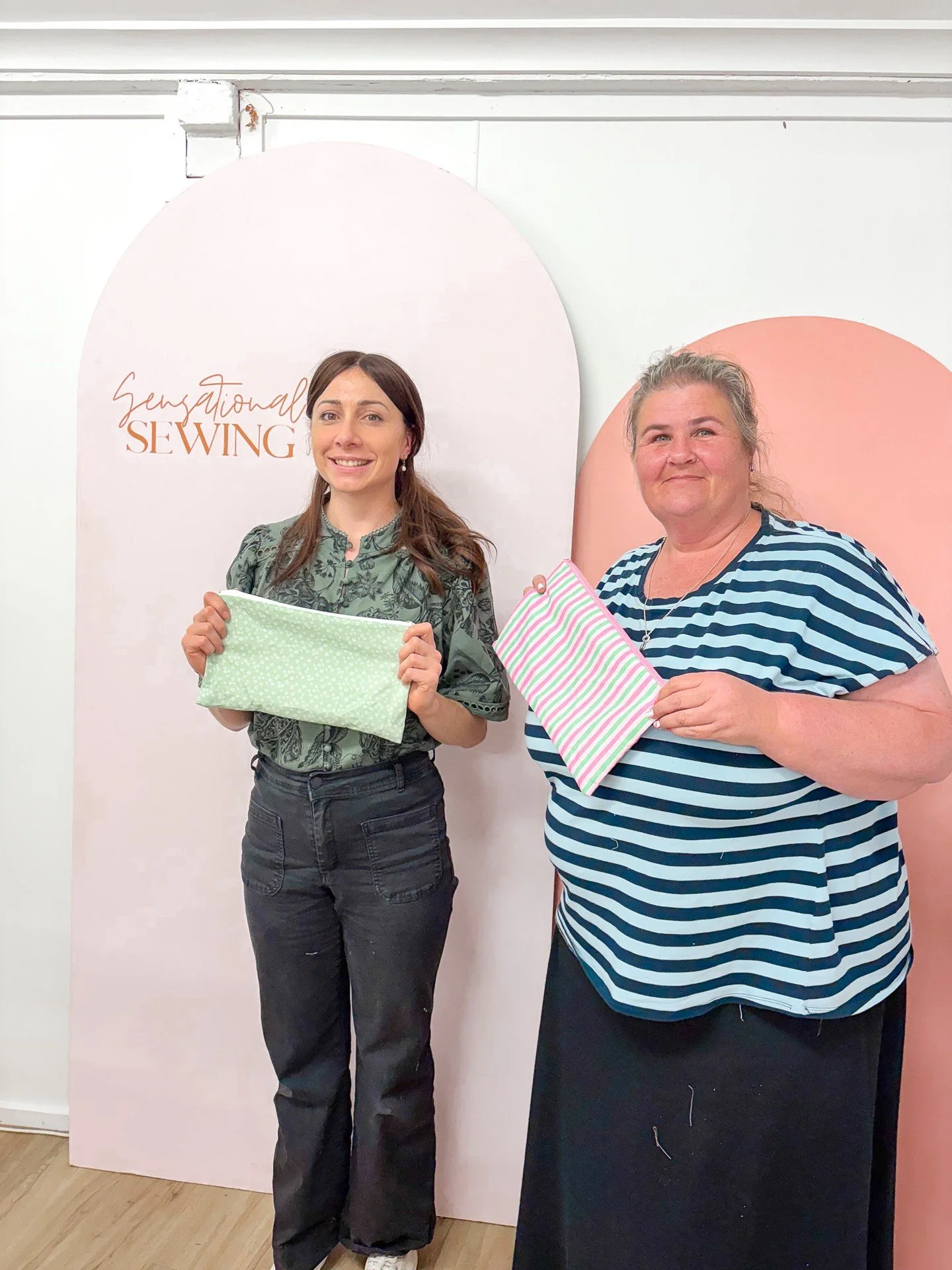 Our September Foundations course students are flying through picking up the foundation sewing techniques! Last week they learned how to sew in zips into these gorgeous cases and we're so excited to see their skills progressing! 🥹💫 

#sewingfoundati