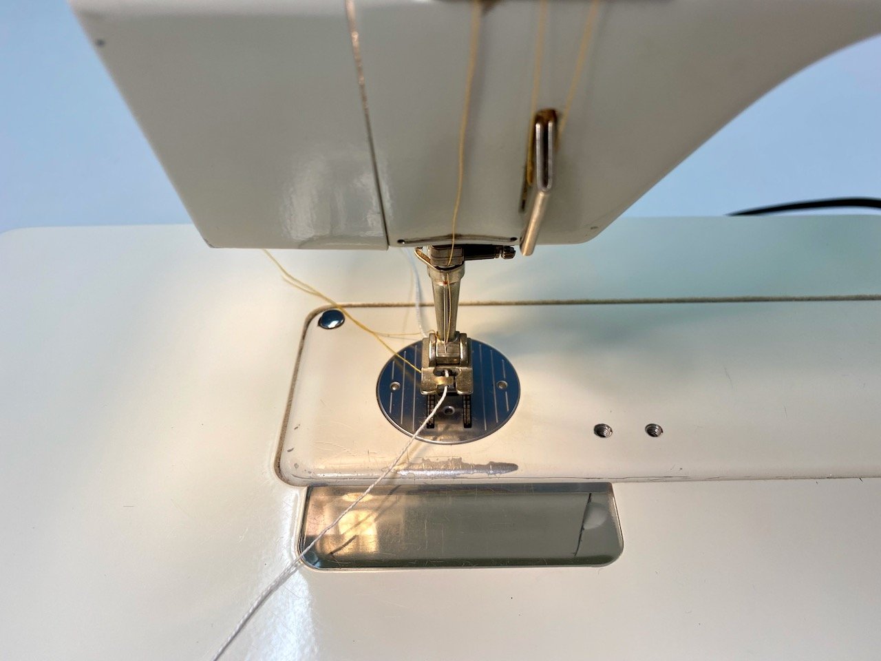 Your essential sewing machine thread guide - Gathered