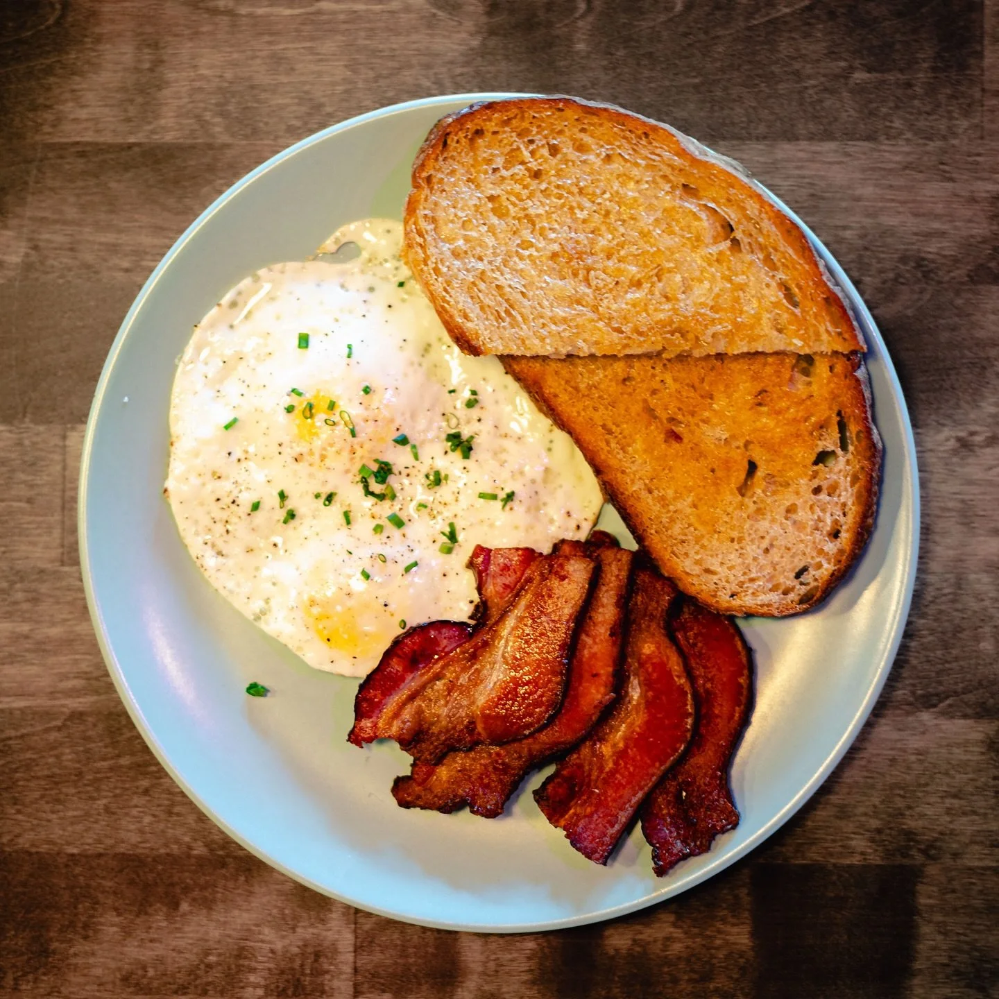 It’s a bacon ‘n’ eggs kinda morning ☀️🍂🍁
Our “diner style” breakfast has been a favorite since we opened the Hare. What’s yours?!