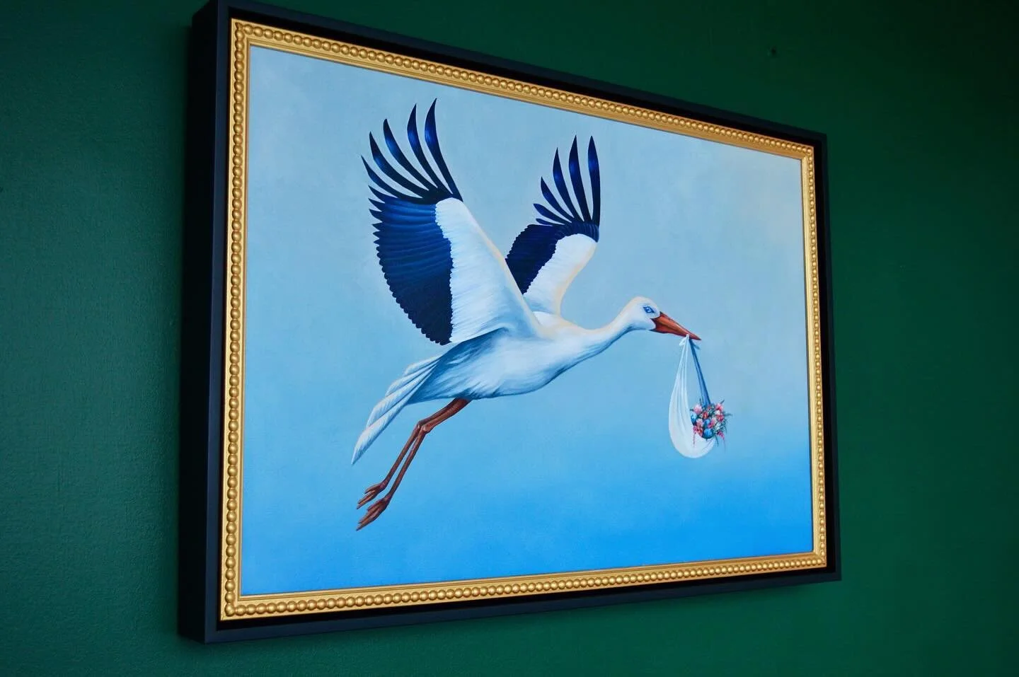 I love when a frame pulls it all together! 💐I created this piece for my sister&rsquo;s nursery, and now it&rsquo;s a part of the most beautiful space for my little nephew! If you&rsquo;re interested in commissioning a custom painting, visit the link