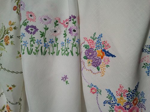 embroidered-table-cloths.jpg