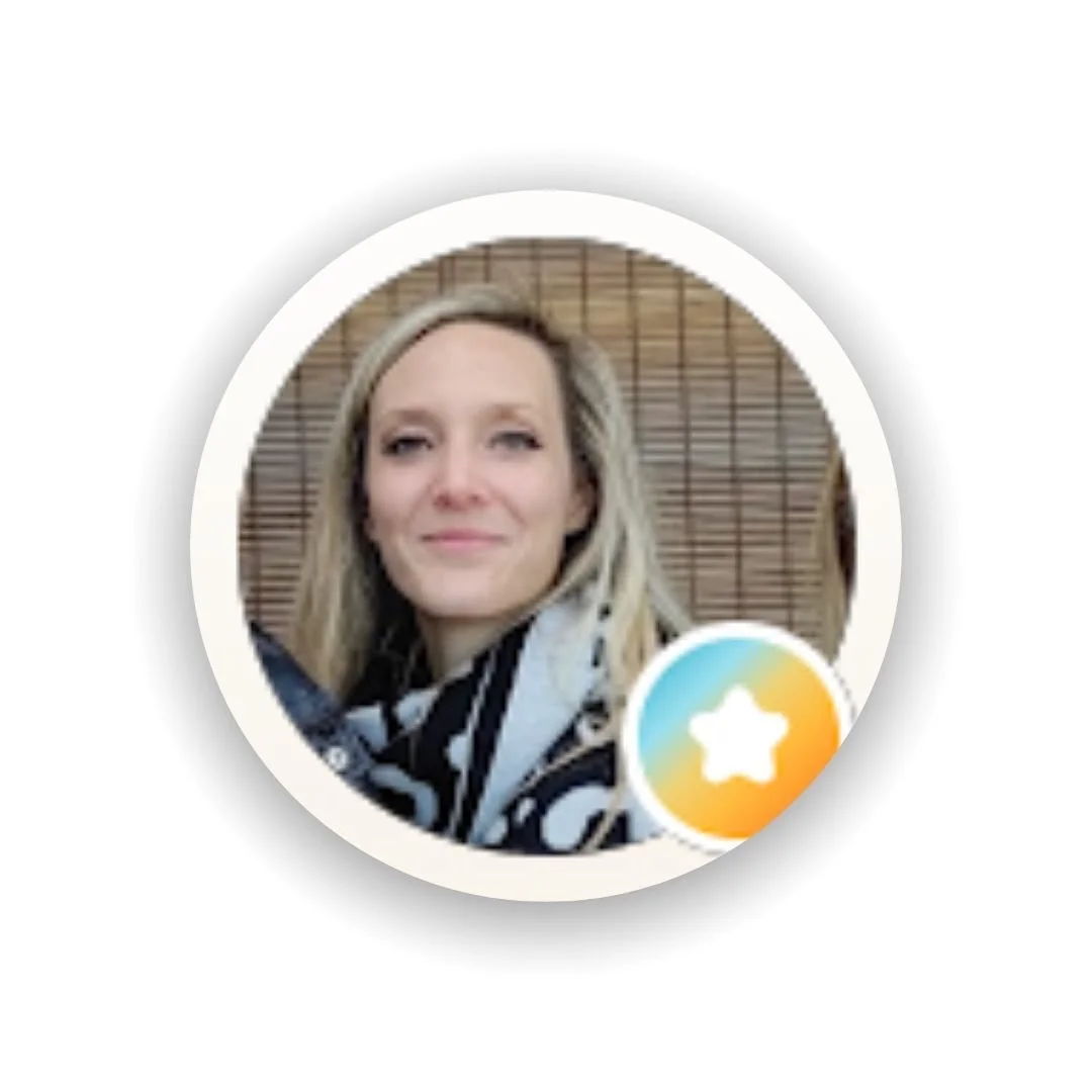 jeune femme souriante