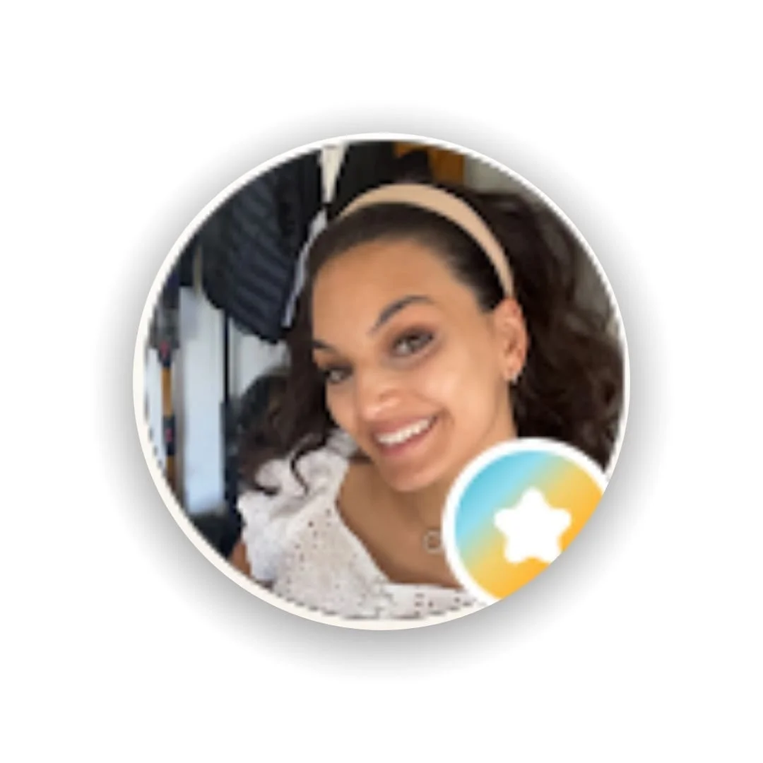 jeune femme souriante