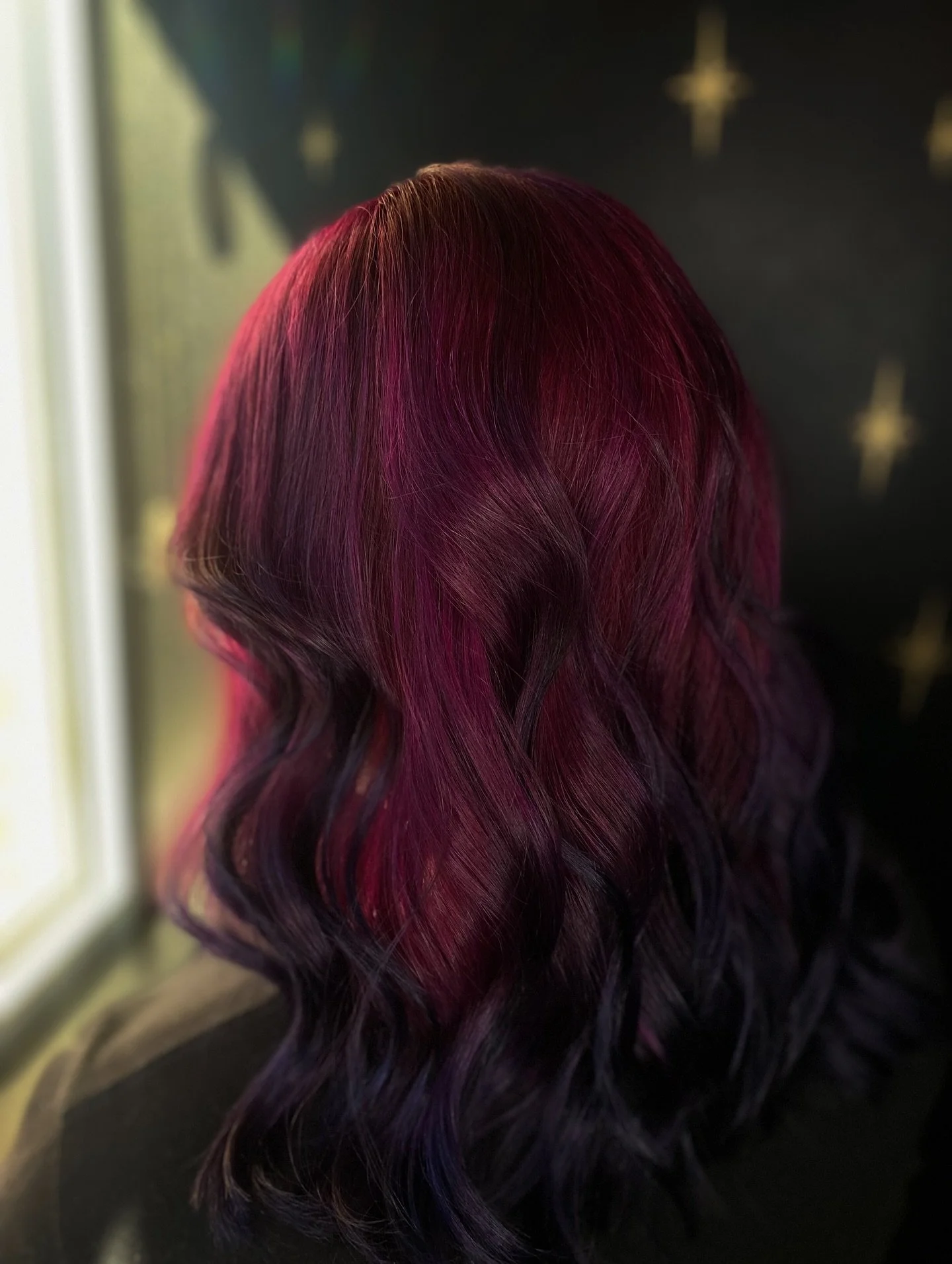 These deep, saturated tones are so beautiful for winter! This client and I are always playing around with &ldquo;same but different&rdquo; for each appointment and adjusting to the season 🌲