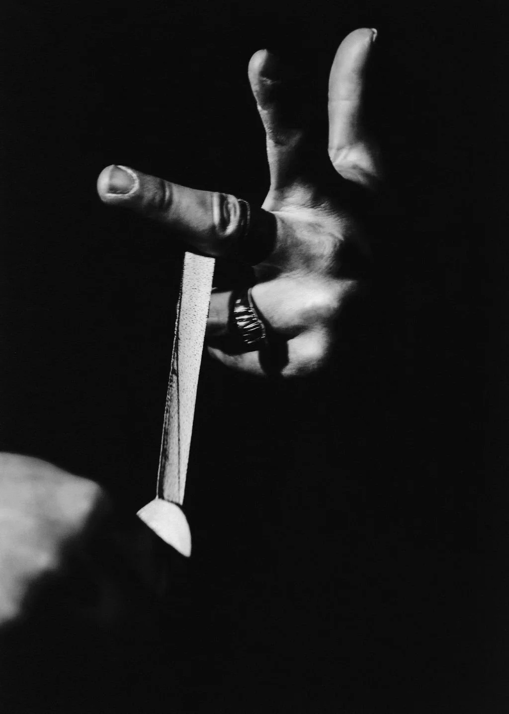  ‘What is in your hand’_Jonathan Benitez, Taping, Wearing ‘Du Métal’ Ring, 2026, photography by Tessa Belle Dillman 