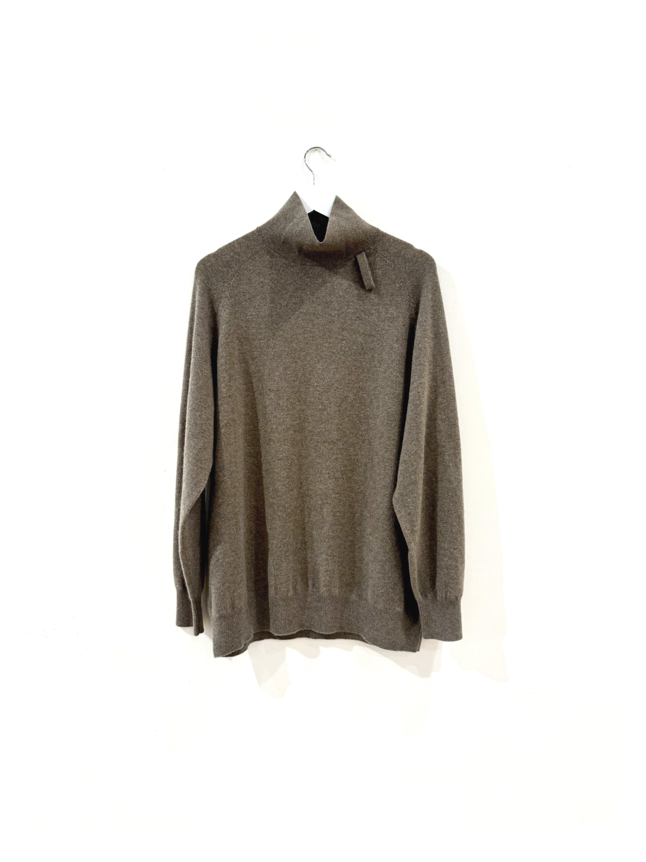 no.104_CHACONNE T-neck Pull_Earthy Brown