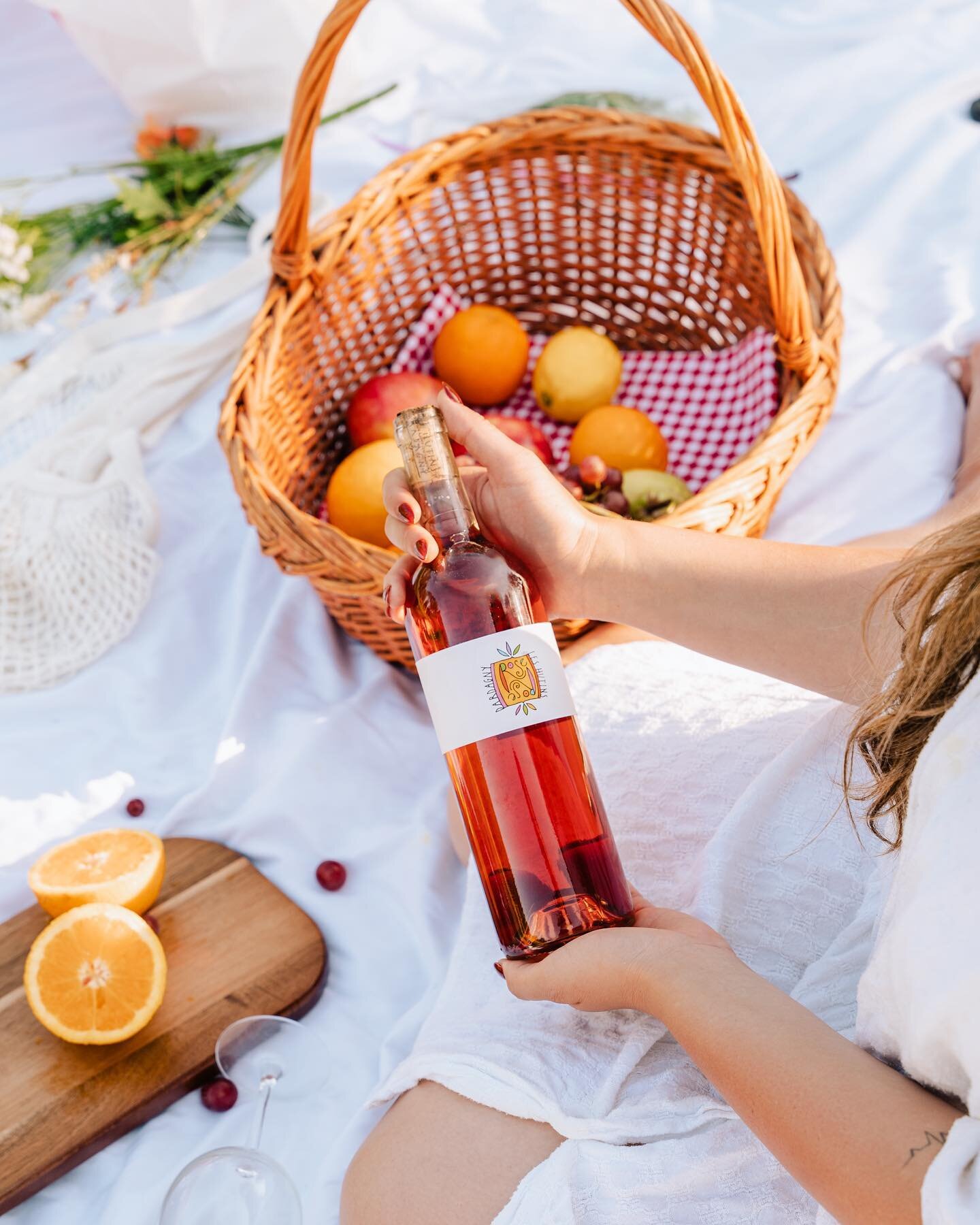 DARDAGNY - Ros&eacute;

These summer themed shoots have got to be an all time favorite especially when a picnic is involved🤌