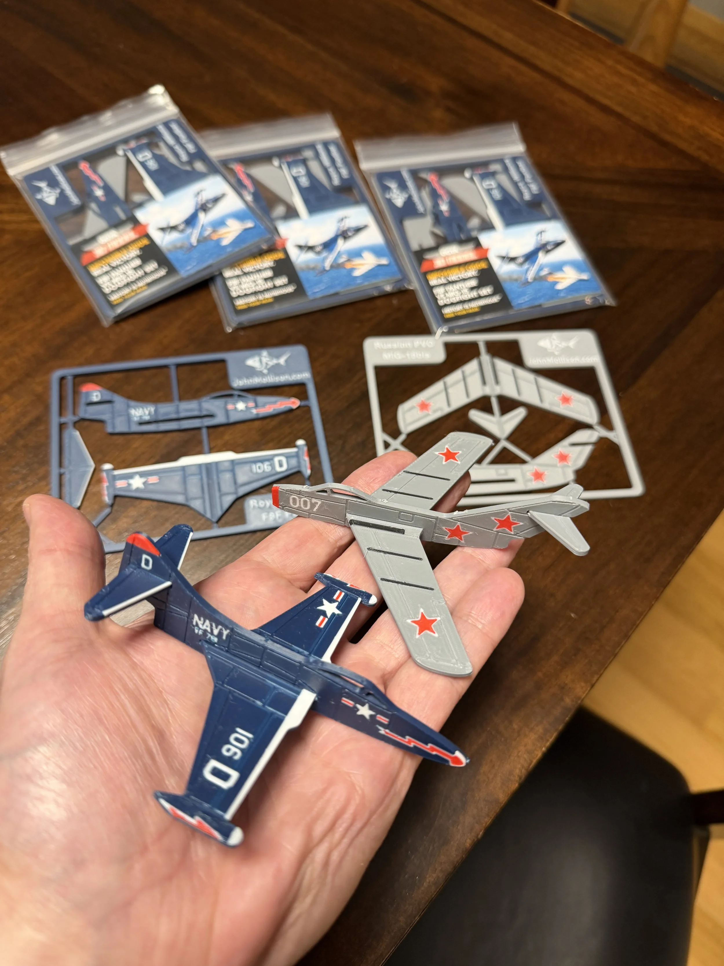A dogfight you can build (and imagine!) in the car!  Interested in knowing more?  Click!