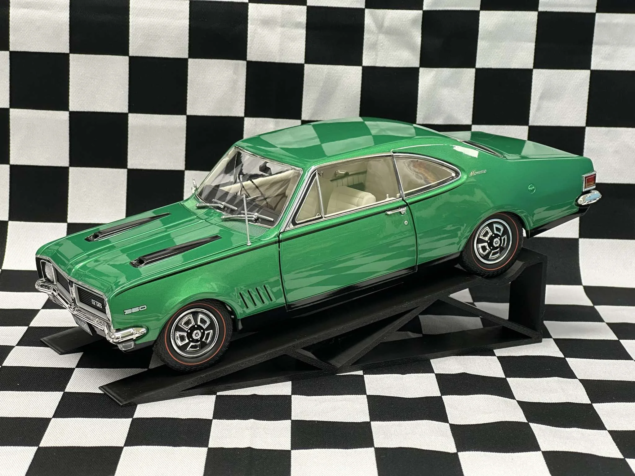 1:18 SCALE HOLDEN HG MONARO GTS 350 LAKESIDE GREEN