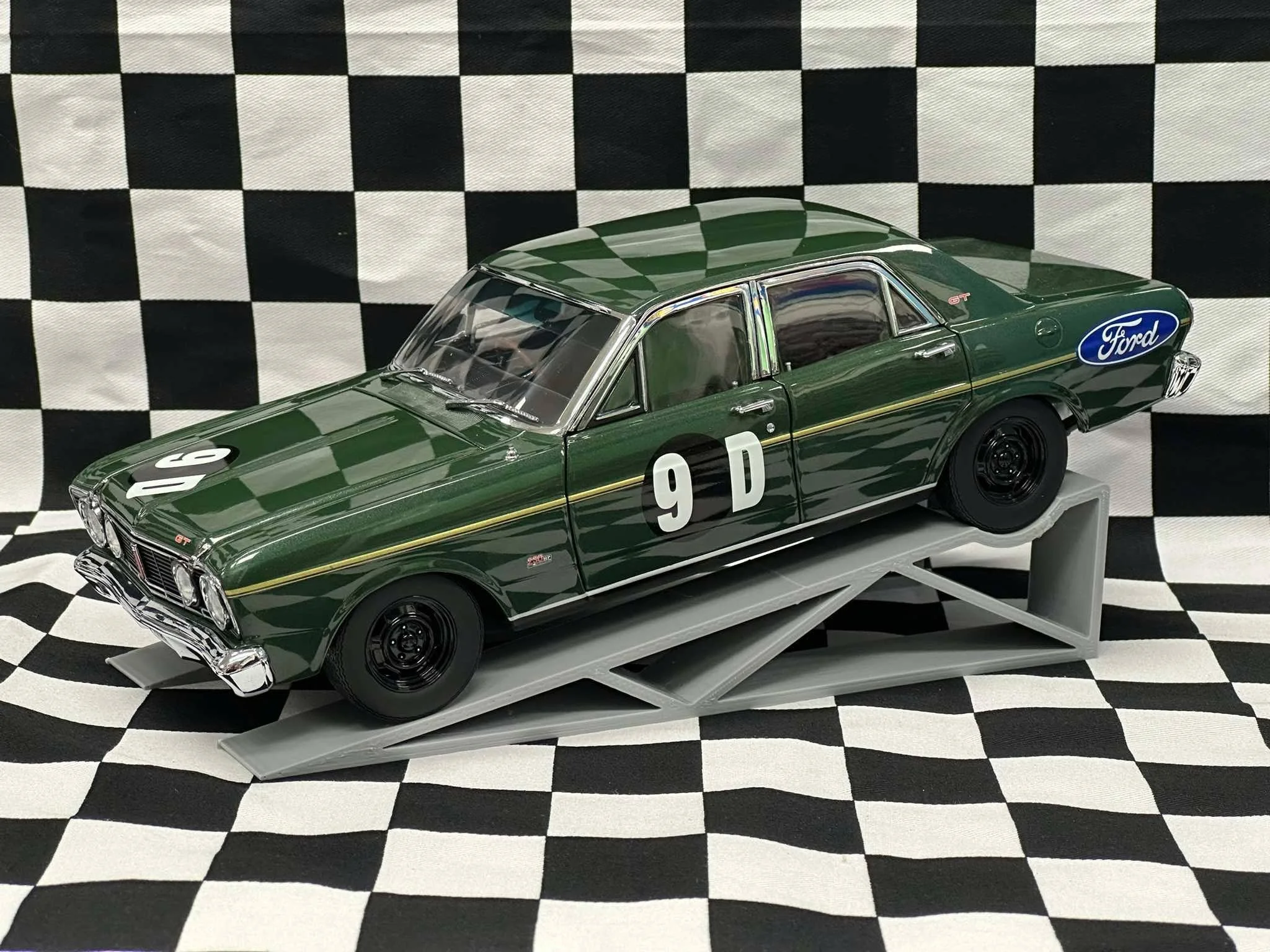 1:18 SCALE FORD XT FALCON GT 1968 BATHURST GIBSON/SETON