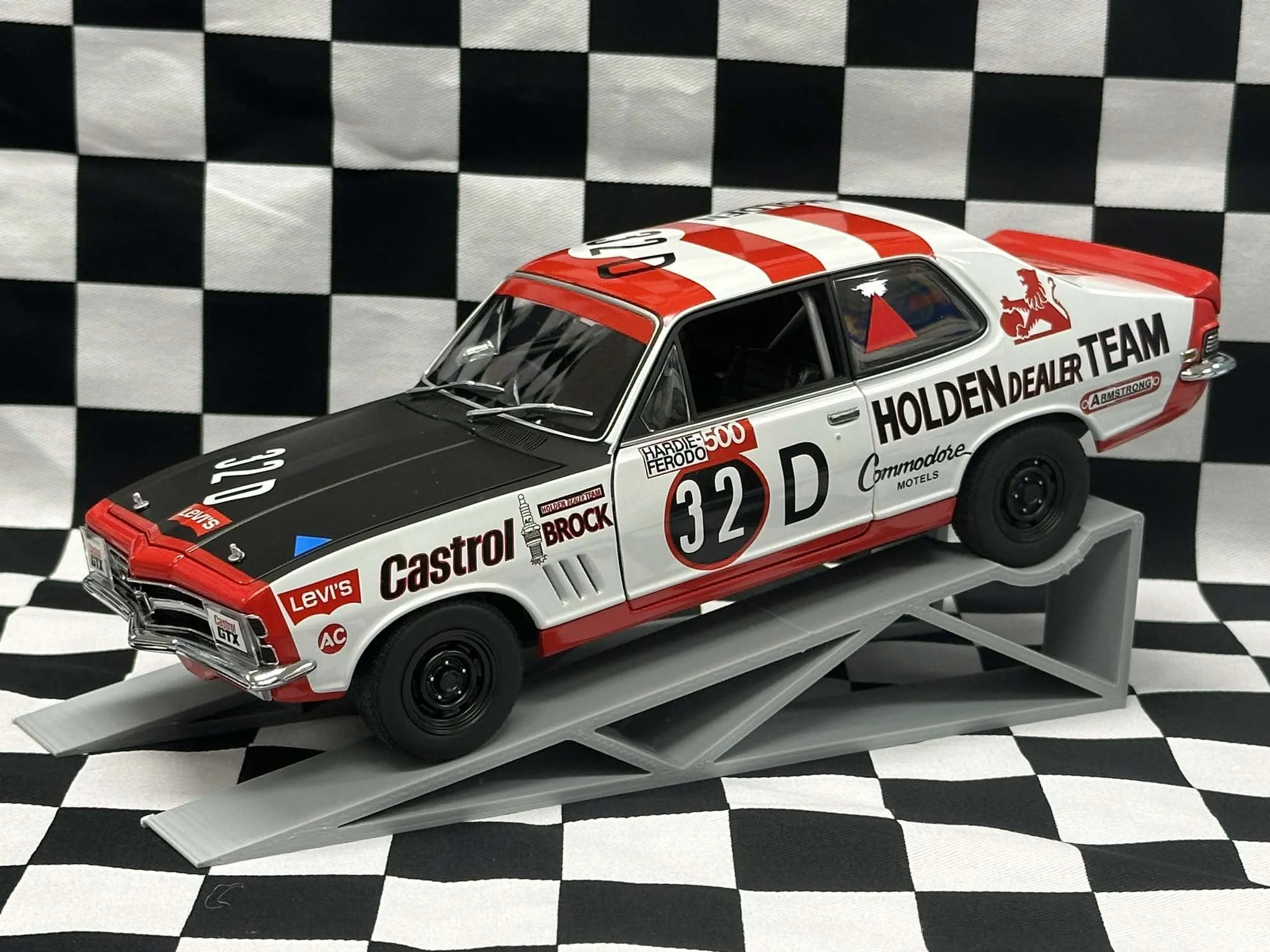 1:18 SCALE HOLDEN LC TORANA GTR XU-1 1971 BATHURST 500 PETER BROCK