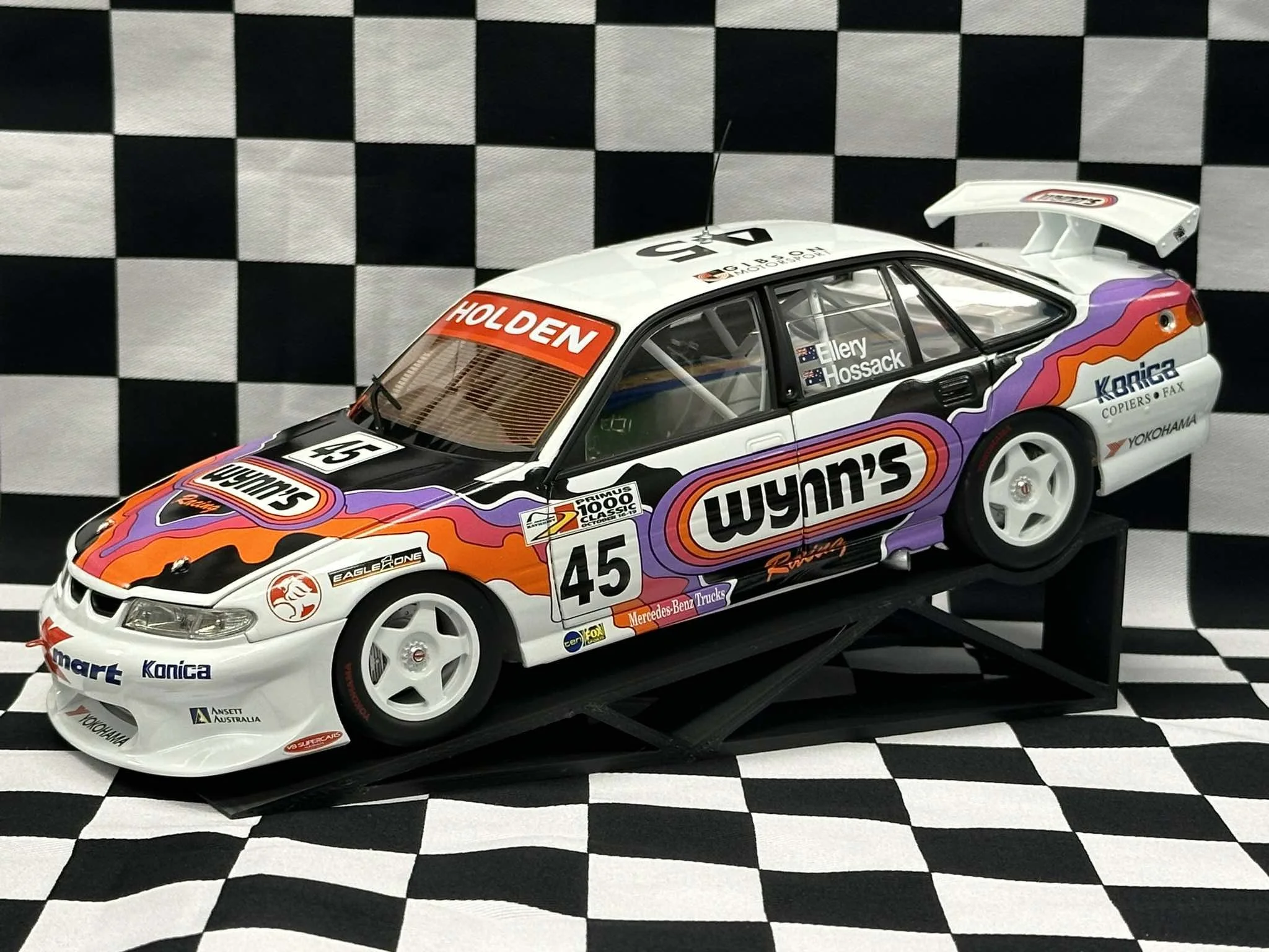 1:18 SCALE HOLDEN VS COMMODORE 1997 BATHURST HOSSACK/ELLERY