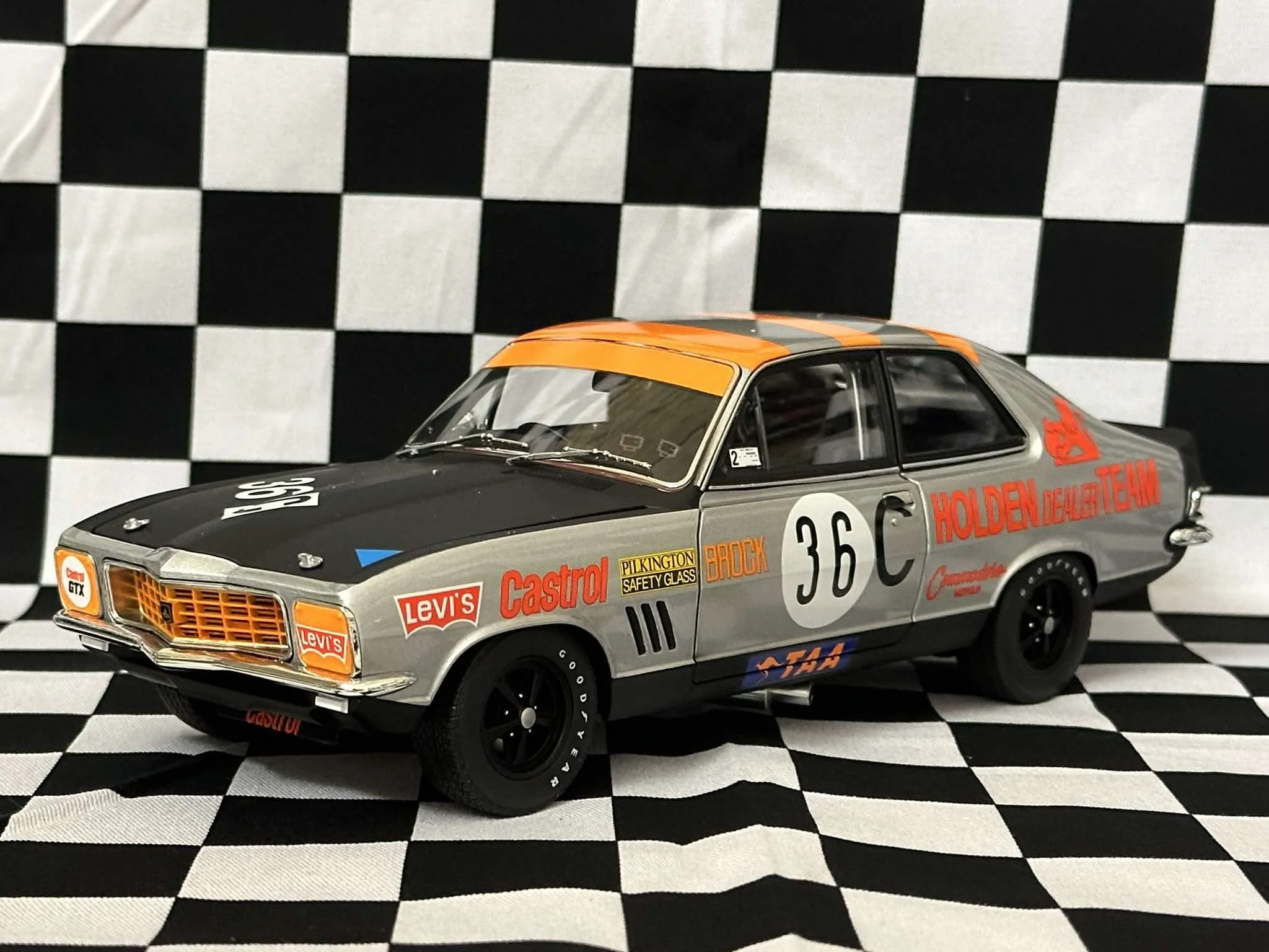 1:18 SCALE HOLDEN LJ TORANA GTR XU-1 1972 SOUTH PACIFIC TOURING SERIES PETER BROCK