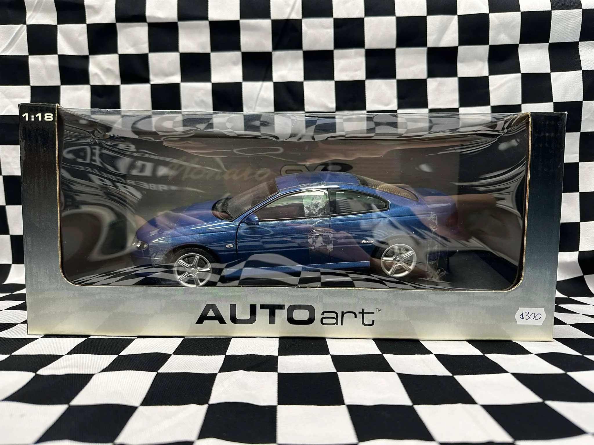 1:18 SCALE HOLDEN CV8 MONARO DELFT BLUE