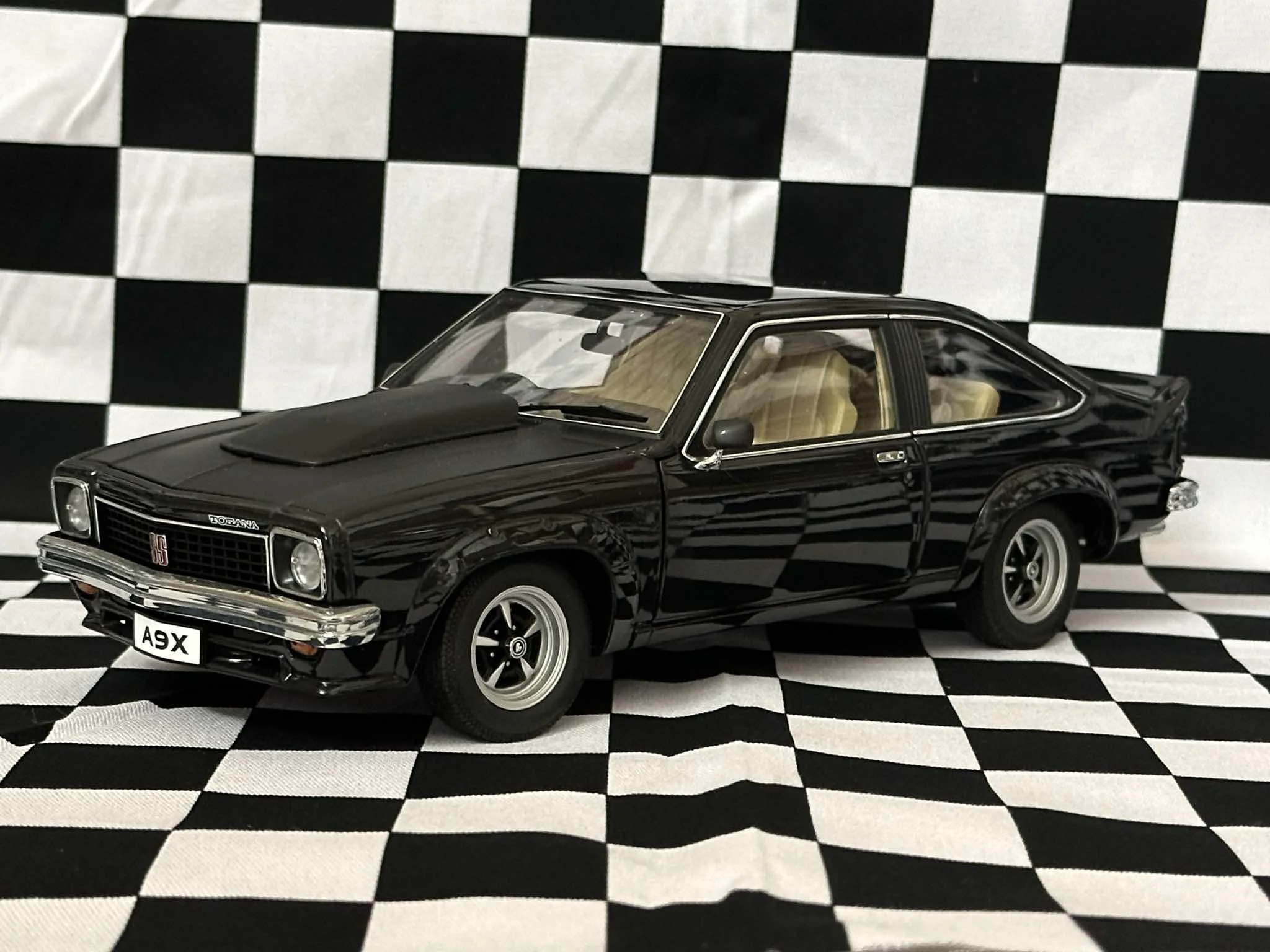 1:18 SCALE HOLDEN LX TORANA SS A9X OPTION TUXEDO BLACK