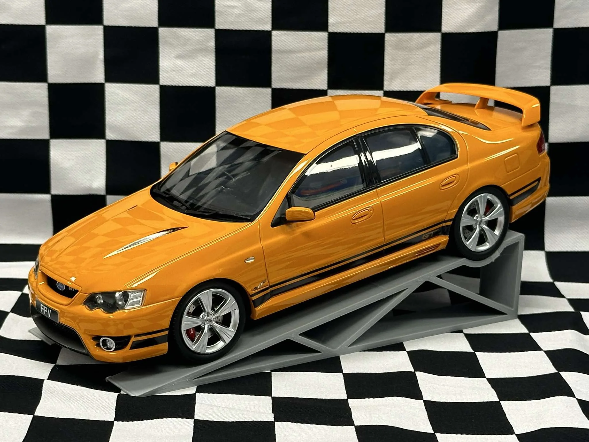 1:18 SCALE FPV BF GT SEDAN OCTANE ORANGE