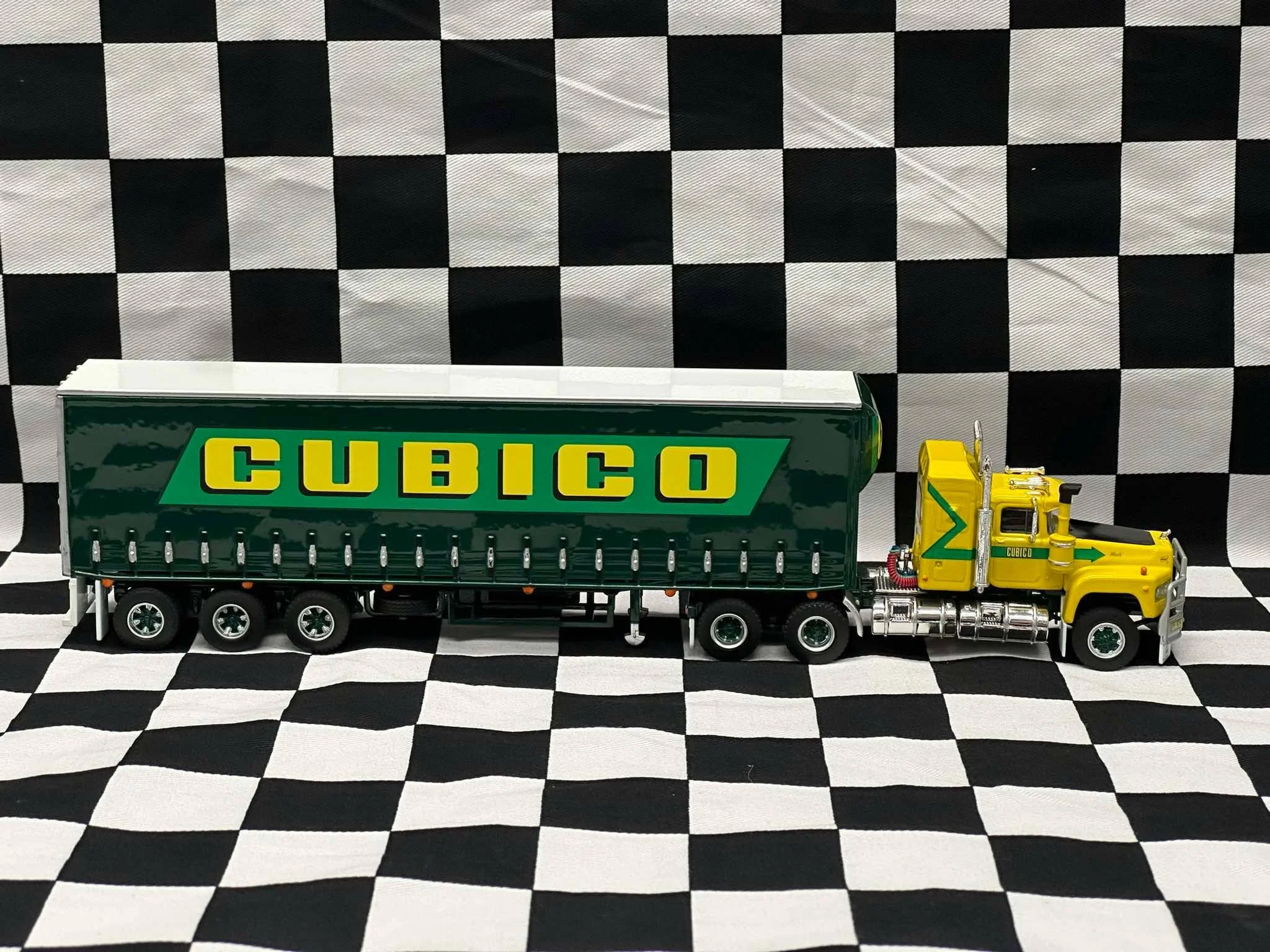1:64 SCALE HIGHWAY REPLICAS FREIGHT SEMI CUBICO (CURTAIN SIDE TRAILER)