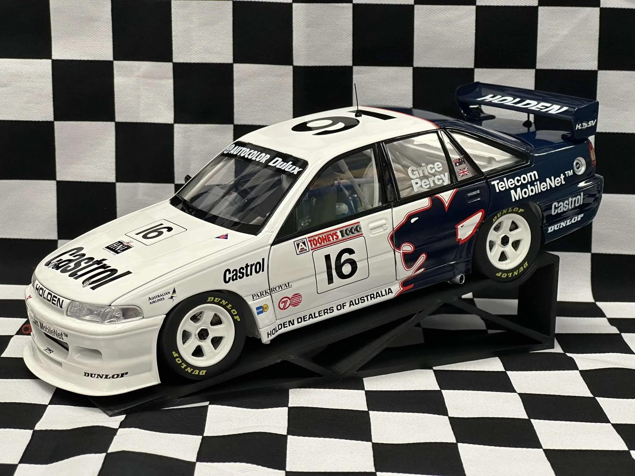 1:18 SCALE HOLDEN VP COMMODORE 1992 BATHURST PERCY/GRICE