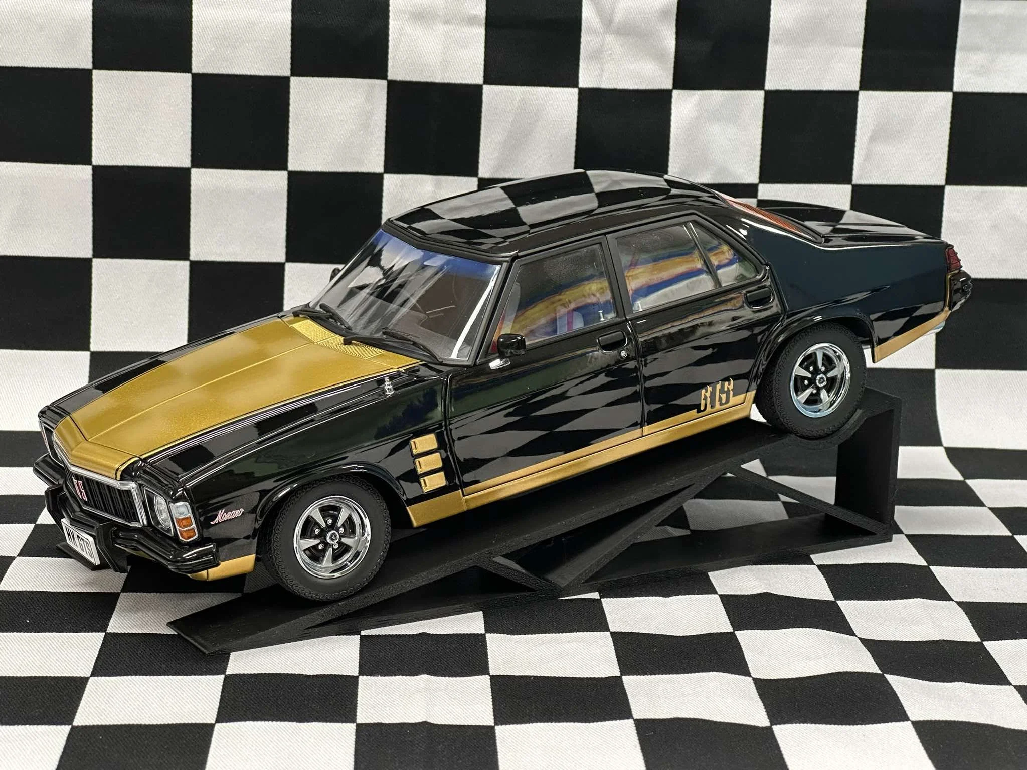 1:18 SCALE HOLDEN HX MONARO GTS SEDAN TUXEDO BLACK