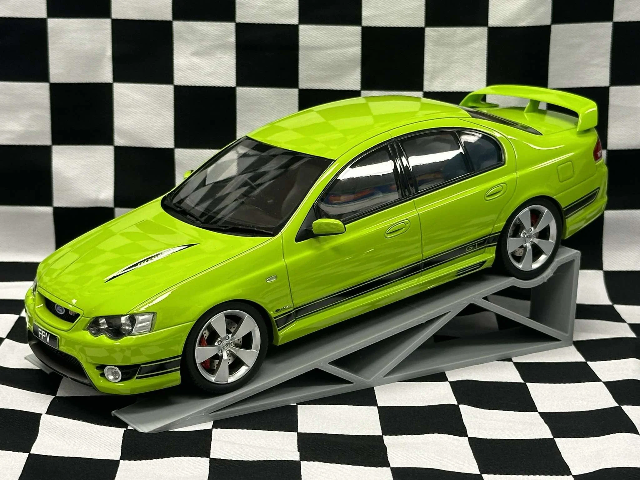 1:18 SCALE FPV BF GT SEDAN TOXIC GREEN