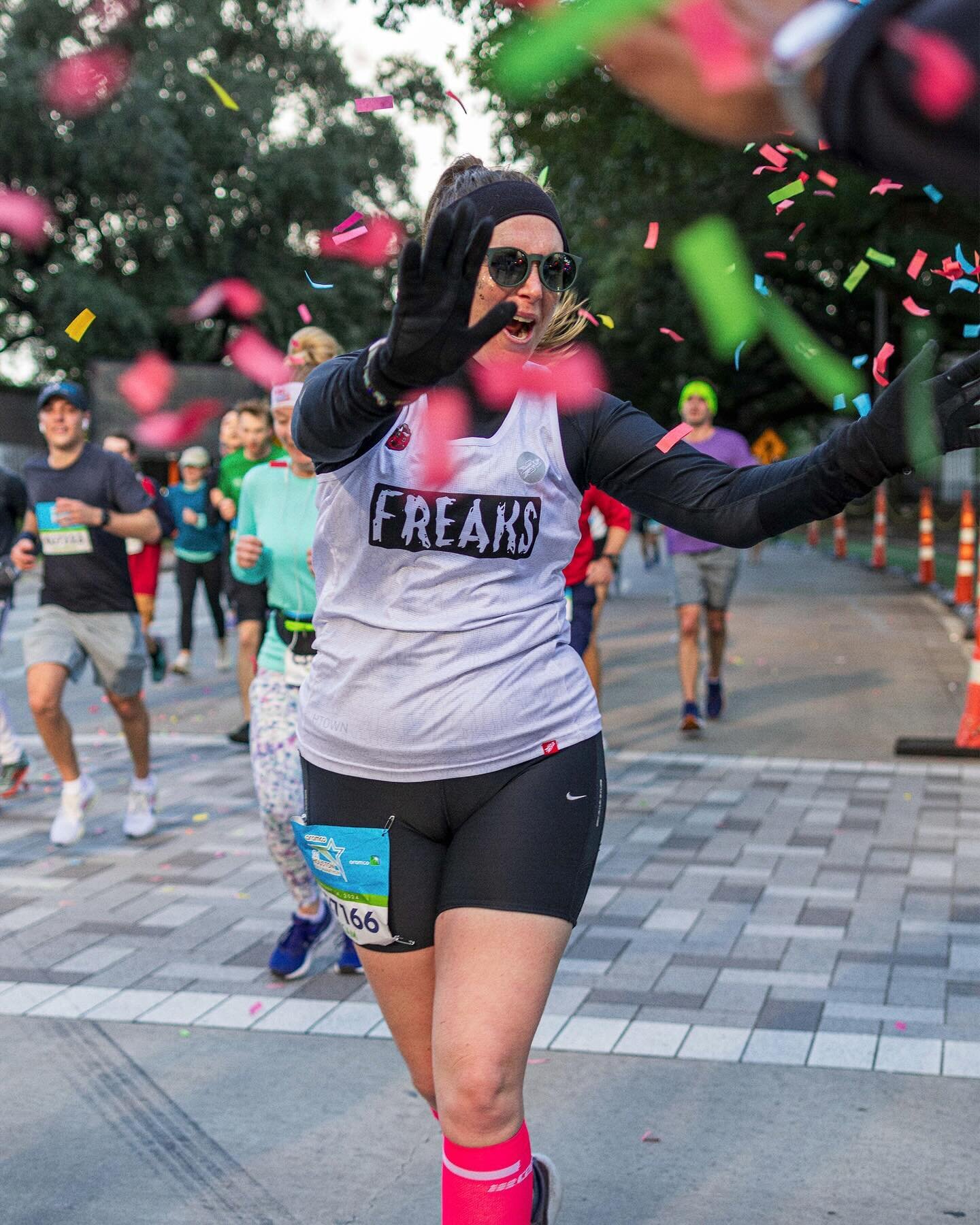 Having fun in HTOWN. 👹
⠀⠀⠀⠀⠀⠀⠀⠀⠀
Congrats at all @chevronhoustonmarathon weekend runners! Thank @ballday1234, @gisellemosorio and @lululemon for the cheer station and final-mile motivation. And @djmrrogers for keeping us moving at the after party.
⠀