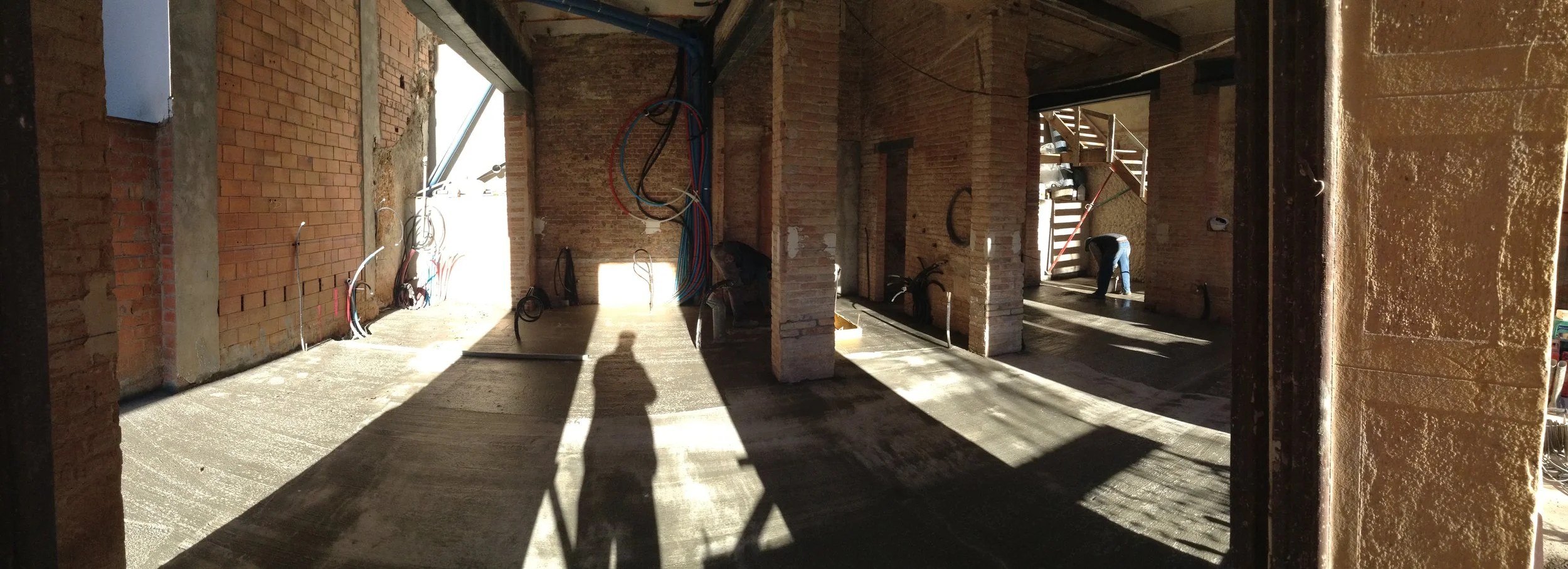 Open walls to let the light in (Click on the right arrow to see the process)