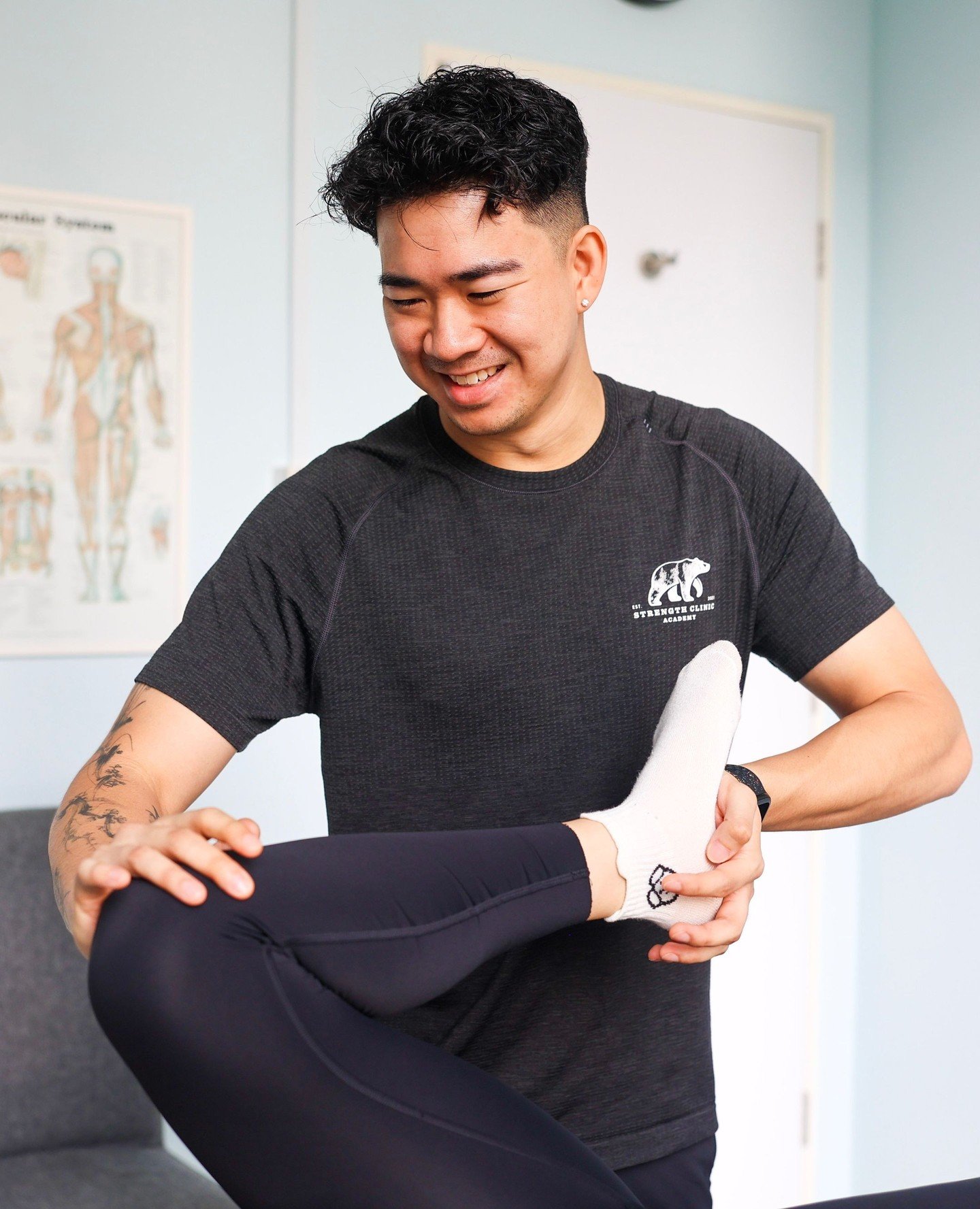 Meet Mun Kit, based at our COMO Orchard clinic⁠
With a Bachelor&rsquo;s in Sport and Exercise Science and a Master of Physiotherapy, he brings together strong academic training with real coaching experience.⁠
⁠
From assistant S&amp;C coach for a univ
