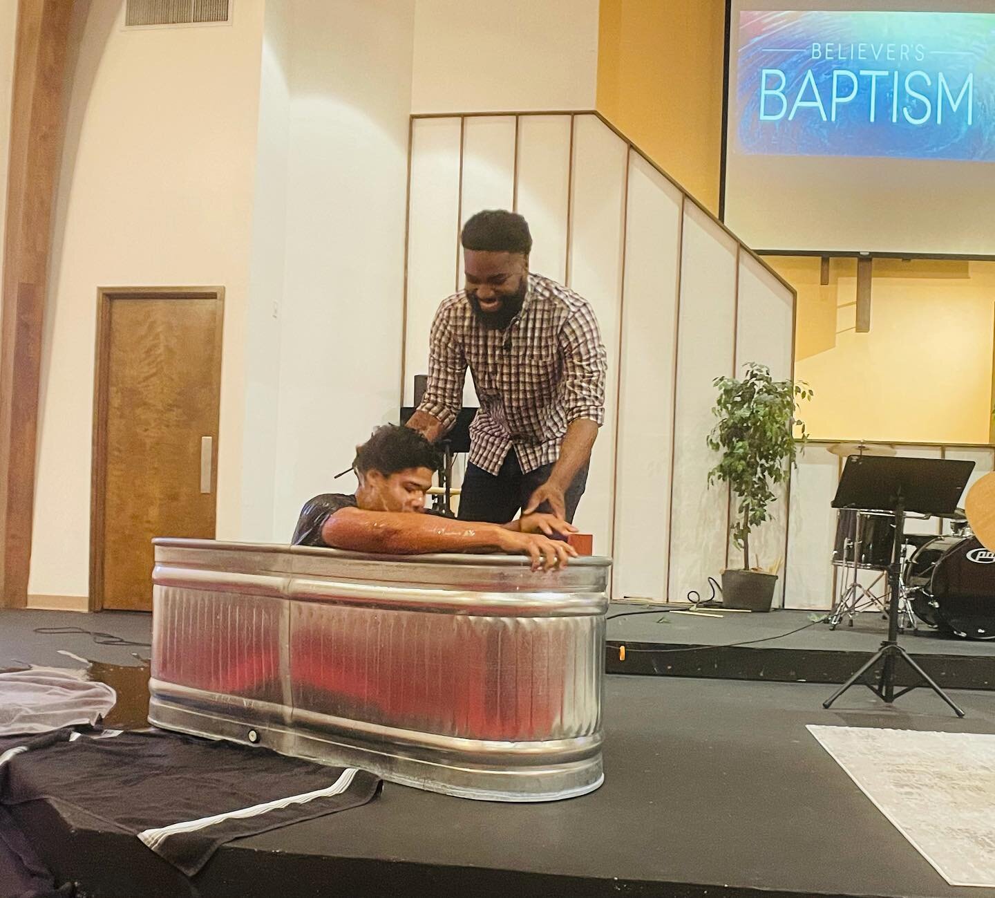 This past Sunday One Family church rejoiced as another young believer went public with his faith in believers baptism. #daytonchurhes #churchplanting #baptism #onefamilychurch #daytonchurches #church937 #gospelcenteredchurch #multiculturalchruch #chu