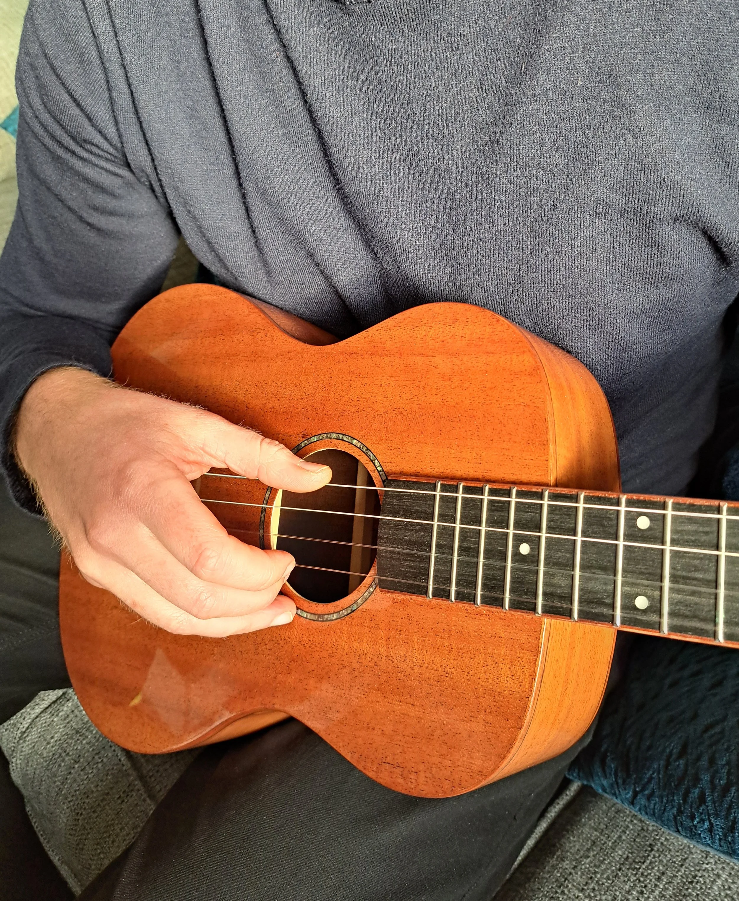 How to Play Travis Style Fingerpicking on Ukulele.
