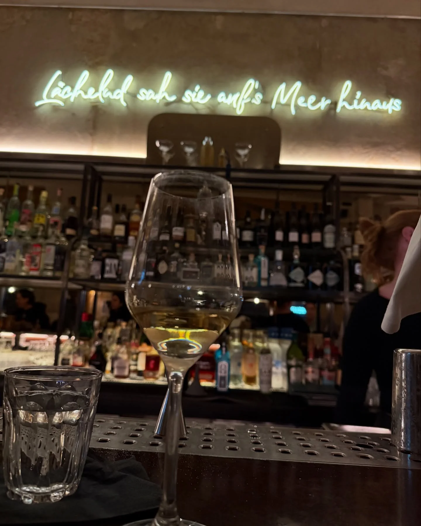 Jan 31, 2025, Bubbles w/ @talisalaetizia, champagne, oysters and Spicy Dirty Martini @brasserietorbar 

#jamesbond #champagne #martini #luxury #berlin