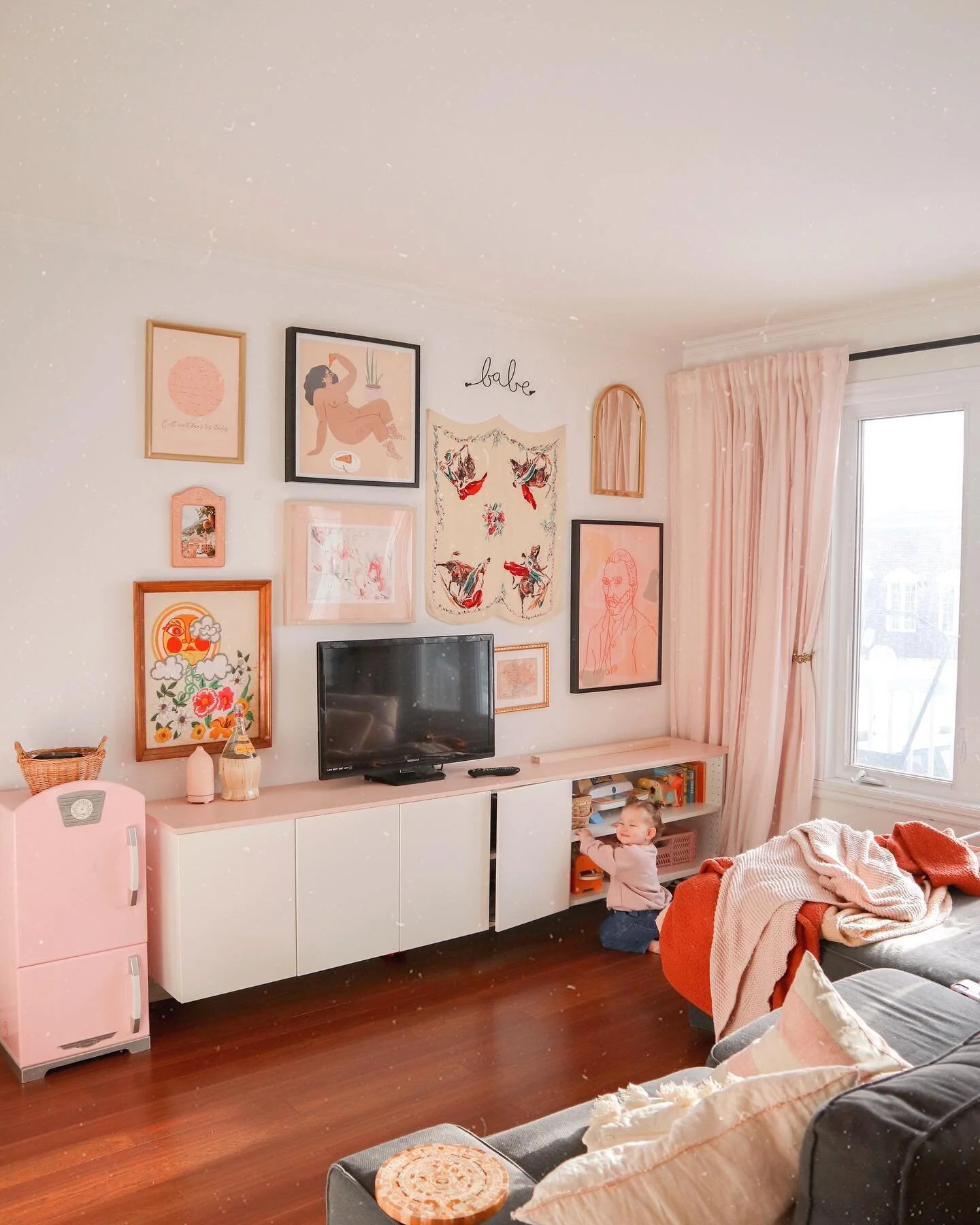 De retour &agrave; notre routine 👩🏽&zwj;🦱👧🏻✨on s&rsquo;ennuie d&eacute;j&agrave; de papa par contre 👨🏻💕