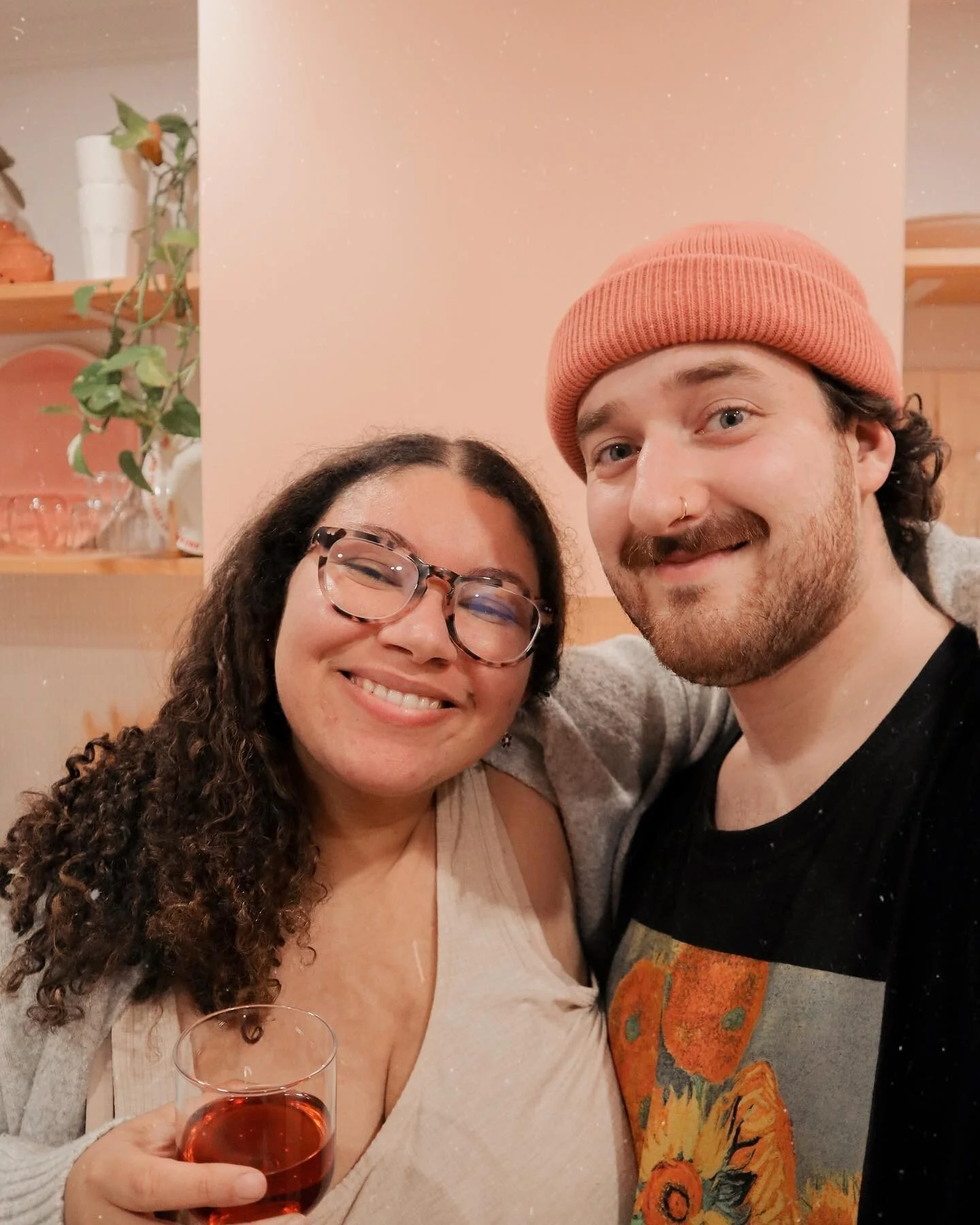 11 ans de nous &amp; 4 ans de mariage 👩🏽&zwj;🦱❤️👨🏻. Pizza maison + on bed by 9 pm 🍕pouvais pas demander mieux.