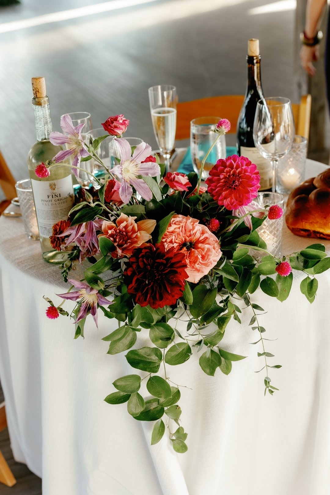 Reception goals! You know where to find us if you're looking for vibrant wedding florals. We live for color! 

venue @thompsonislandweddings
planning @aisleandco
photography @danaguirrephoto
beauty @charlottephinney_
music: K3 Band
floral @berry.bran