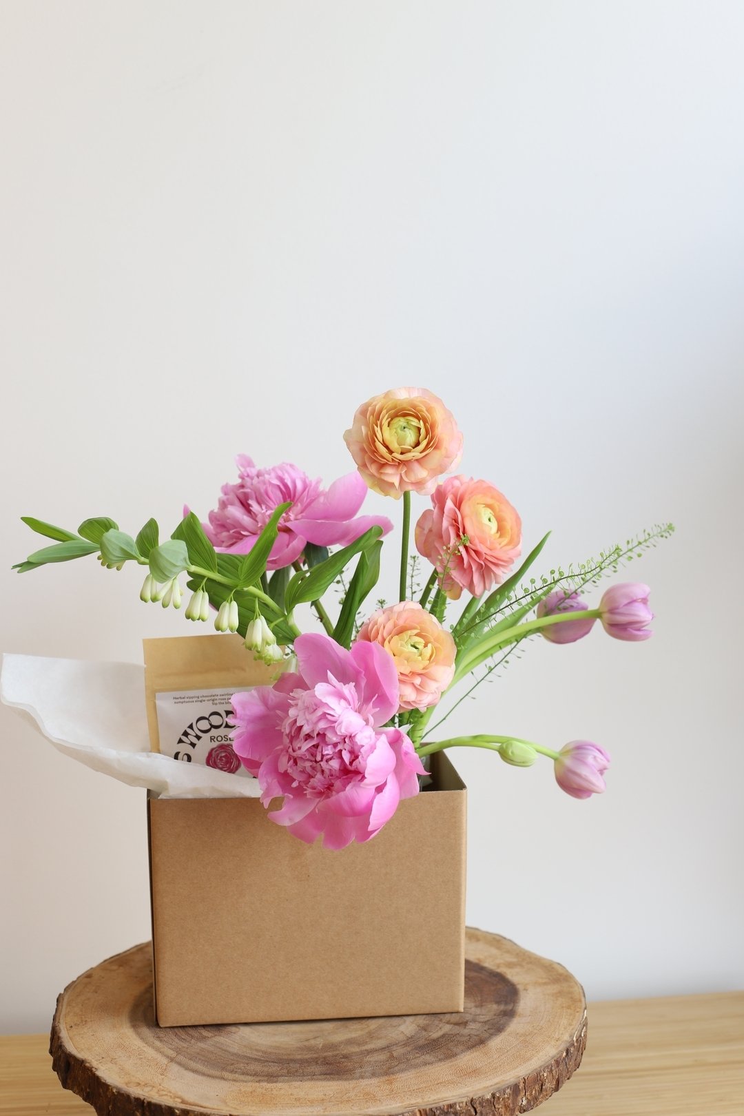 We're so excited to be collaborating with @theverdantmaiden this Mother's Day! 

Check out the online shop to order these Mother's Day exclusive bundles! 

#shopsmall #shopwomenowned #mothersdaygifts #peonyseason #somervilleflorist #bostonflorist #ca