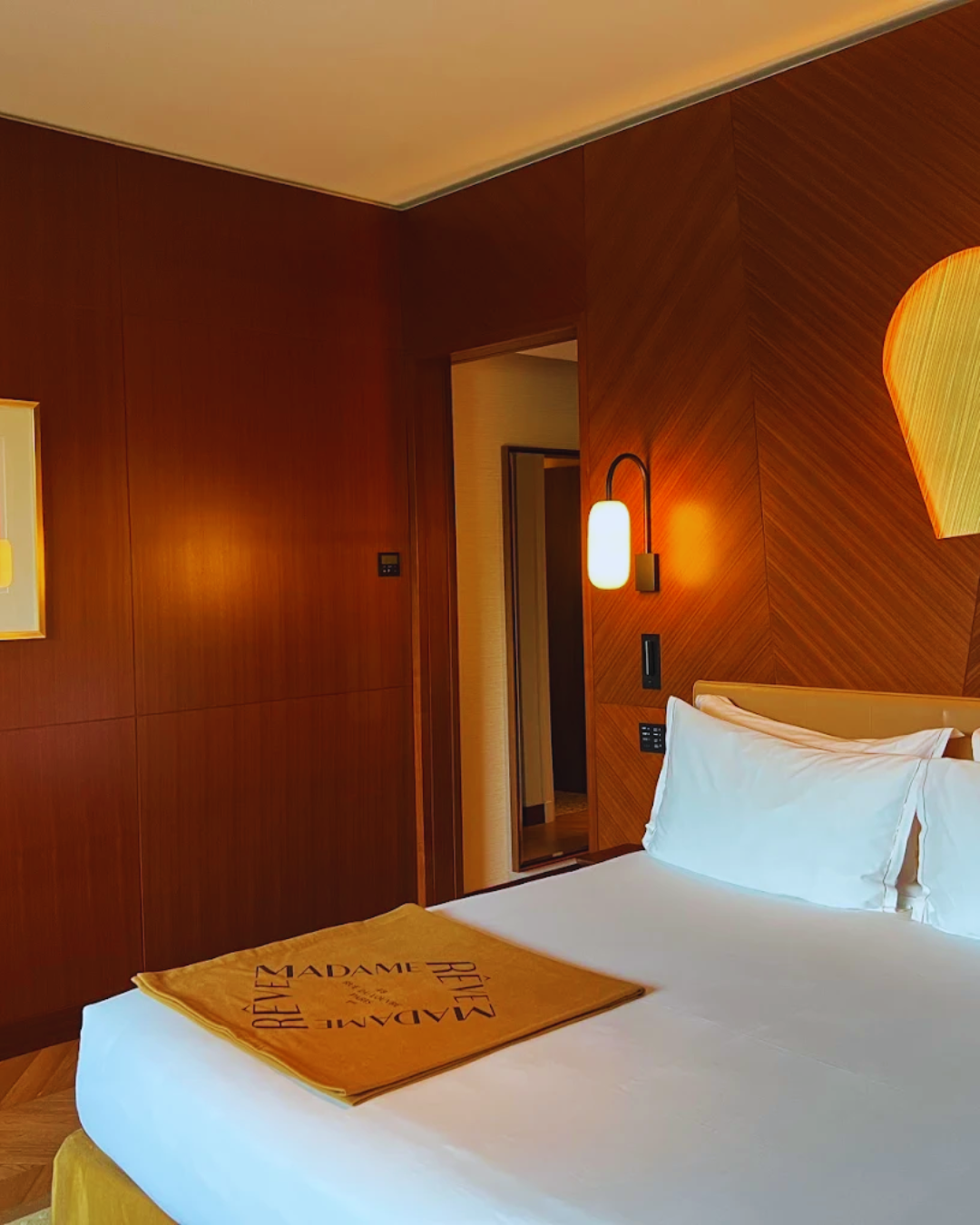 Hotel Madame Reve.png