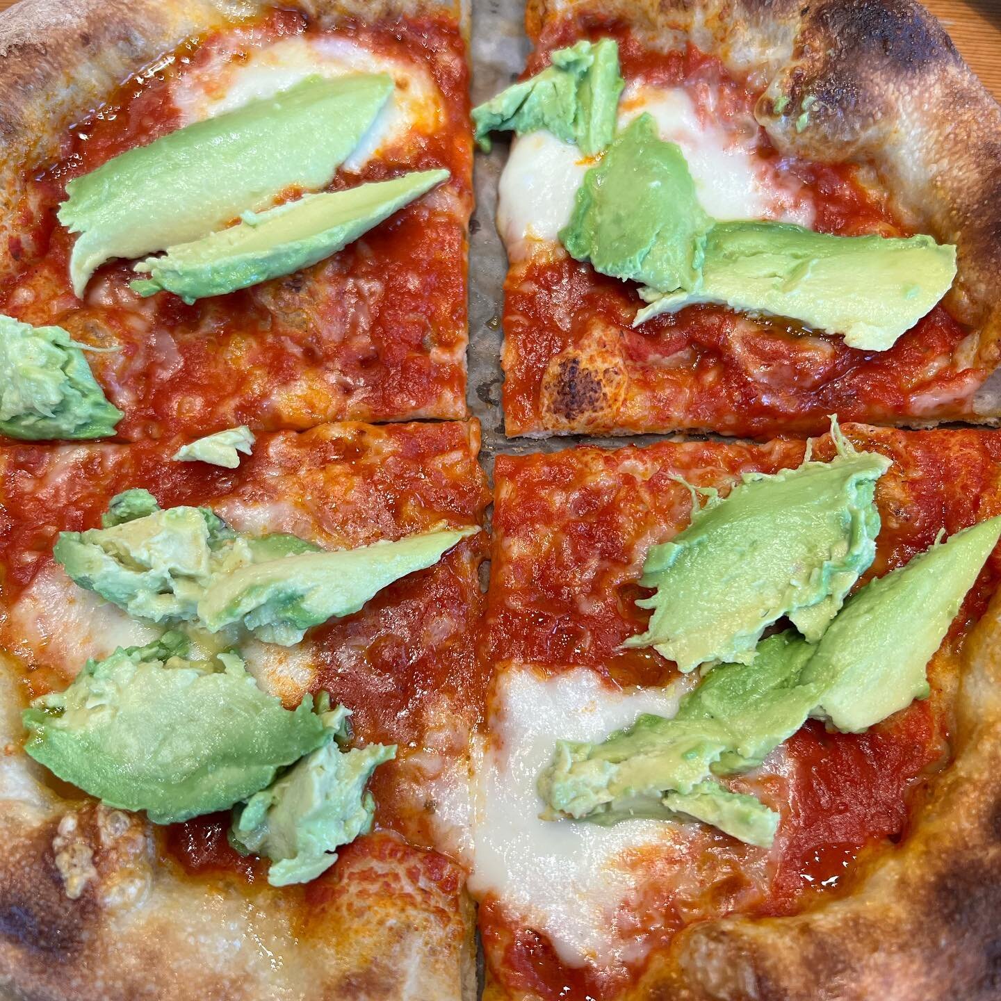 Our last stop in Vancouver for several months. Went to all our favourite restaurants and even stopped by @terrabreads to enjoy our favourite margarita pizza topped with avocado. Terra Breads was technically our first date. 

#yuzutravel #pizza #vanco